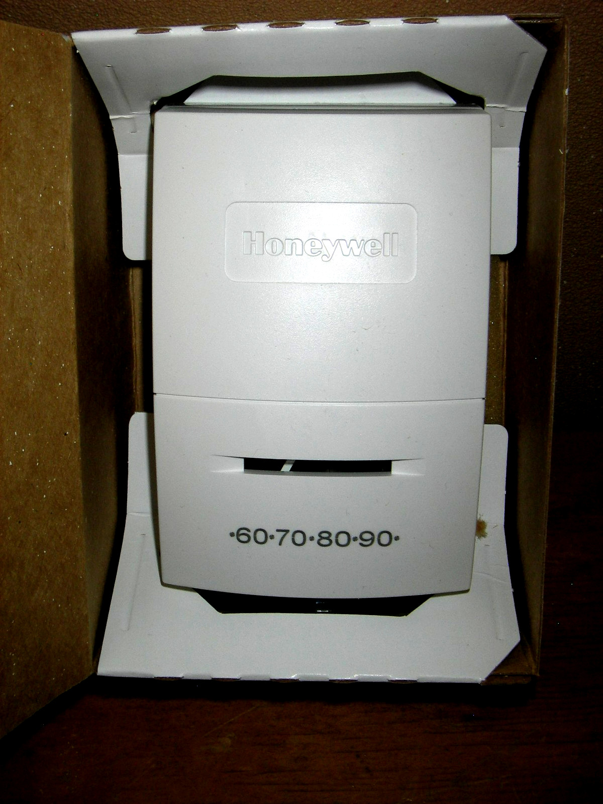 NEW: Honeywell Tradeline 24V Heating Thermostat. T822D 2550