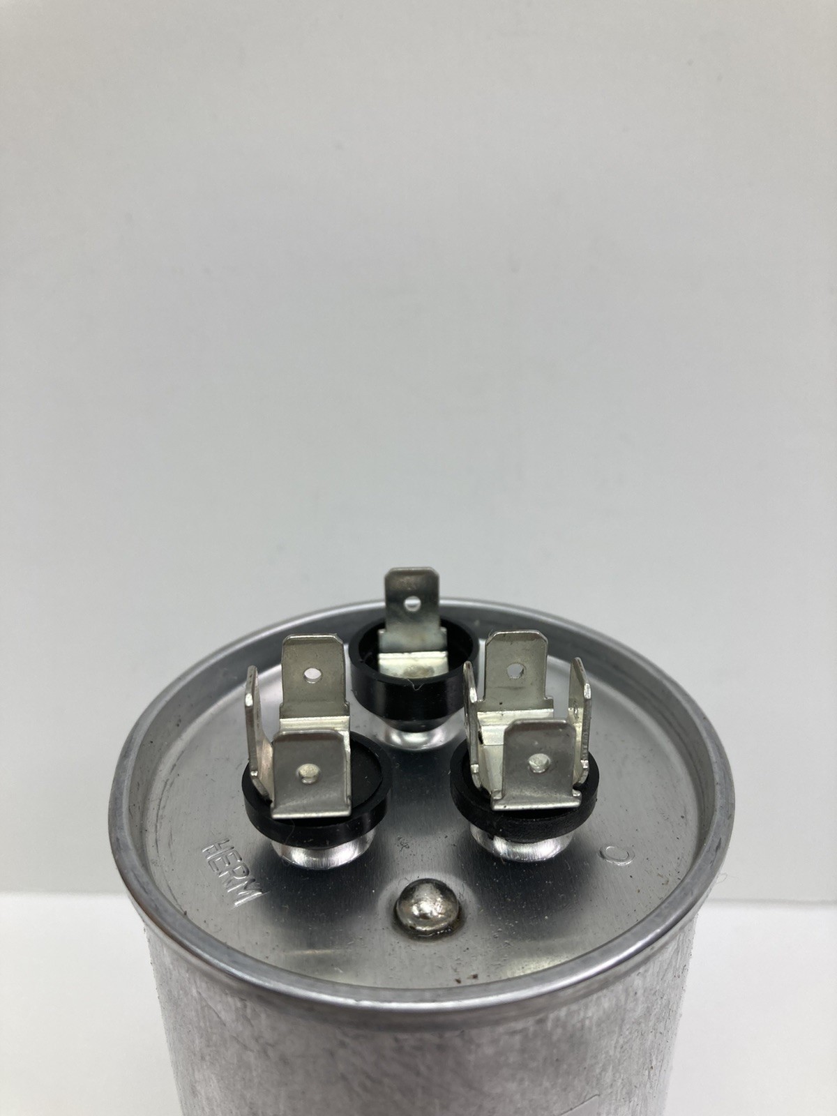 Titan Pro TRCFD405 Dual Rated Motor Run Capacitor Round MFD 40/5 Volts 440/370
