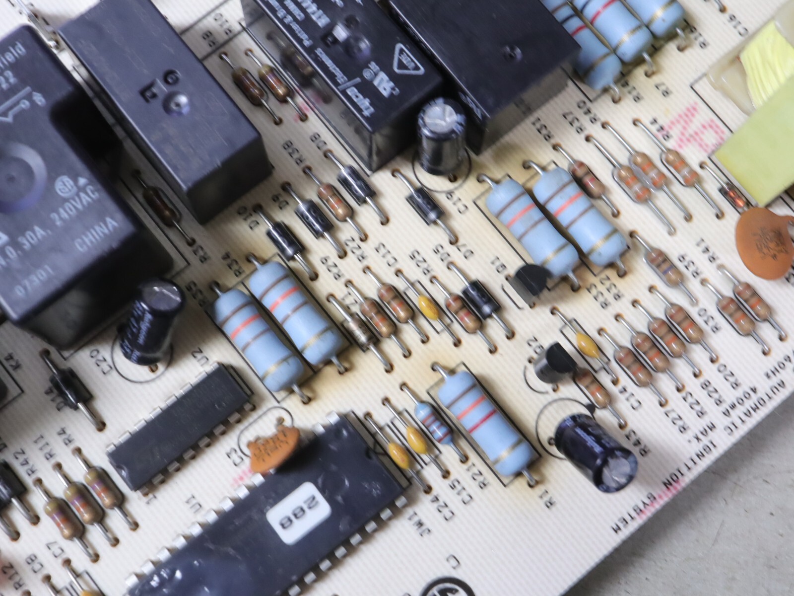 Honeywell 1068-400 Goodman Amana Control Circuit Board PCBAG123