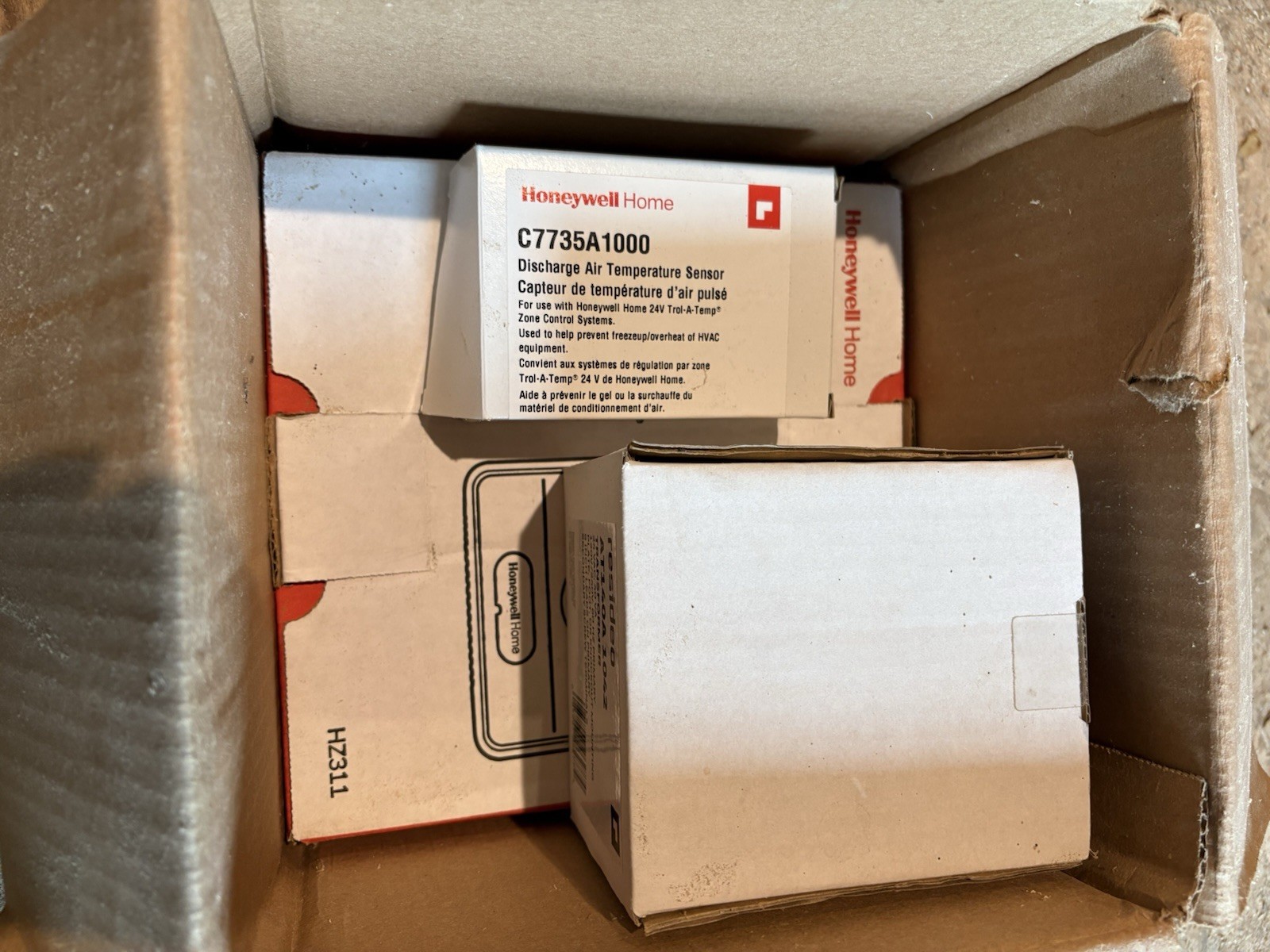Honeywell HZ311K Truezone Kit: Truezone Panel, Transformer, discharge air sensor