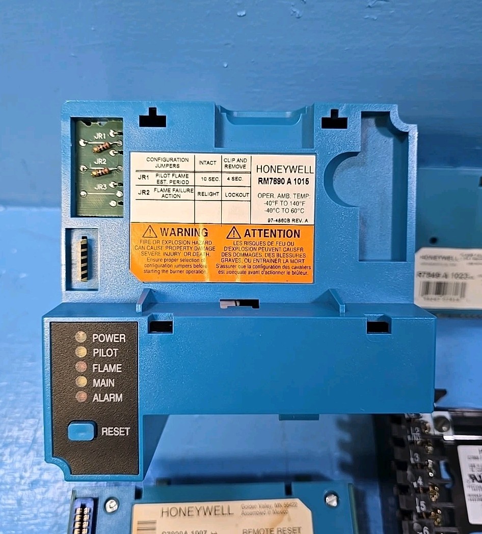 HONEYWELL RM7890A1015 ULTRAVIOLET FLAME AMPLIFIER BURNER CONTROL MODULE
