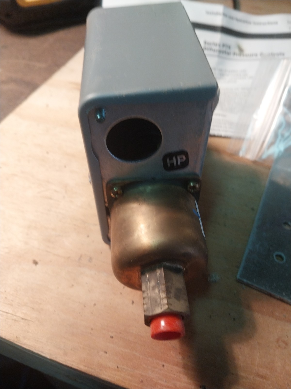 Johnson Controls P74FA-5C Differential Pressure Control Unit New Old Stock