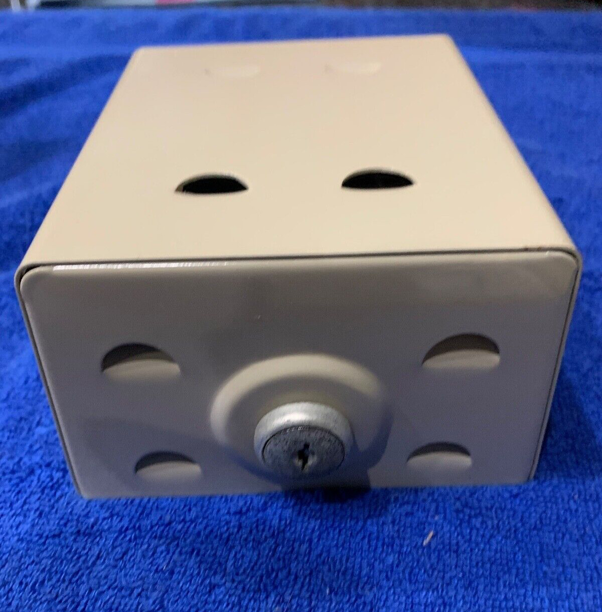 New Robertshaw 190-060 Metal Thermostat Guard 4 7/8″ L x 4 5/8″W x 2 7/8″H