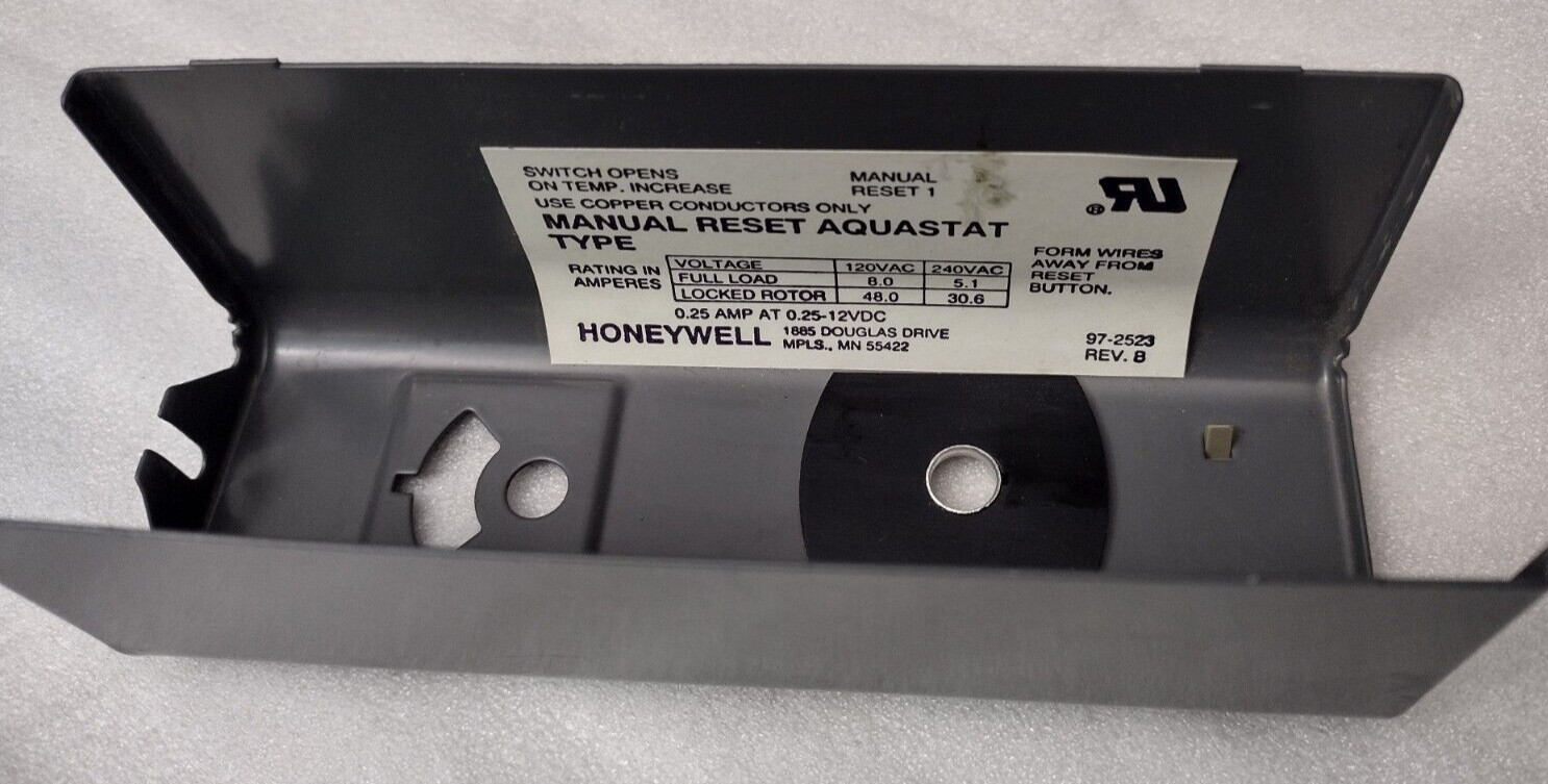 4006E1026 Honeywell Aquastat Controller 130-270F TEMP RANGE, 3/4 IN. NPT, 3″