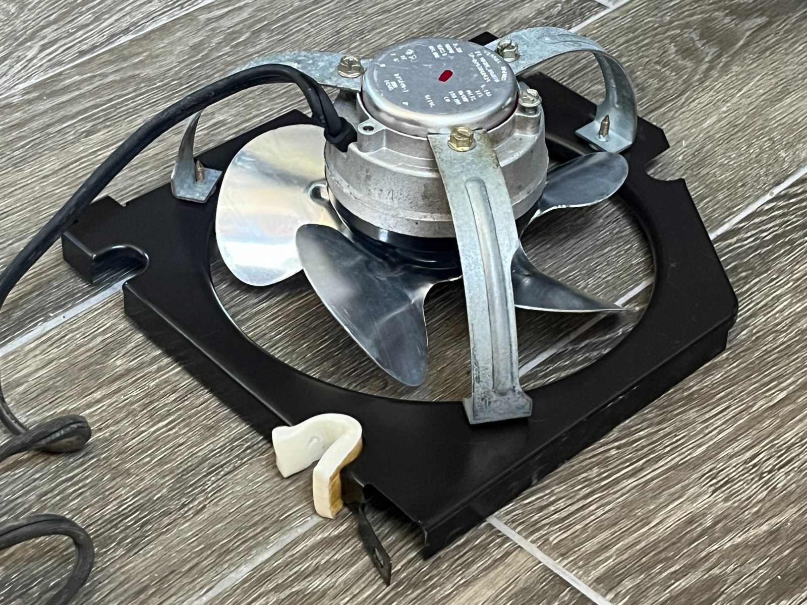 Amana Refrigerator Condenser Fan Motor 833697 D758401 Blade B5742603 TESTED #8