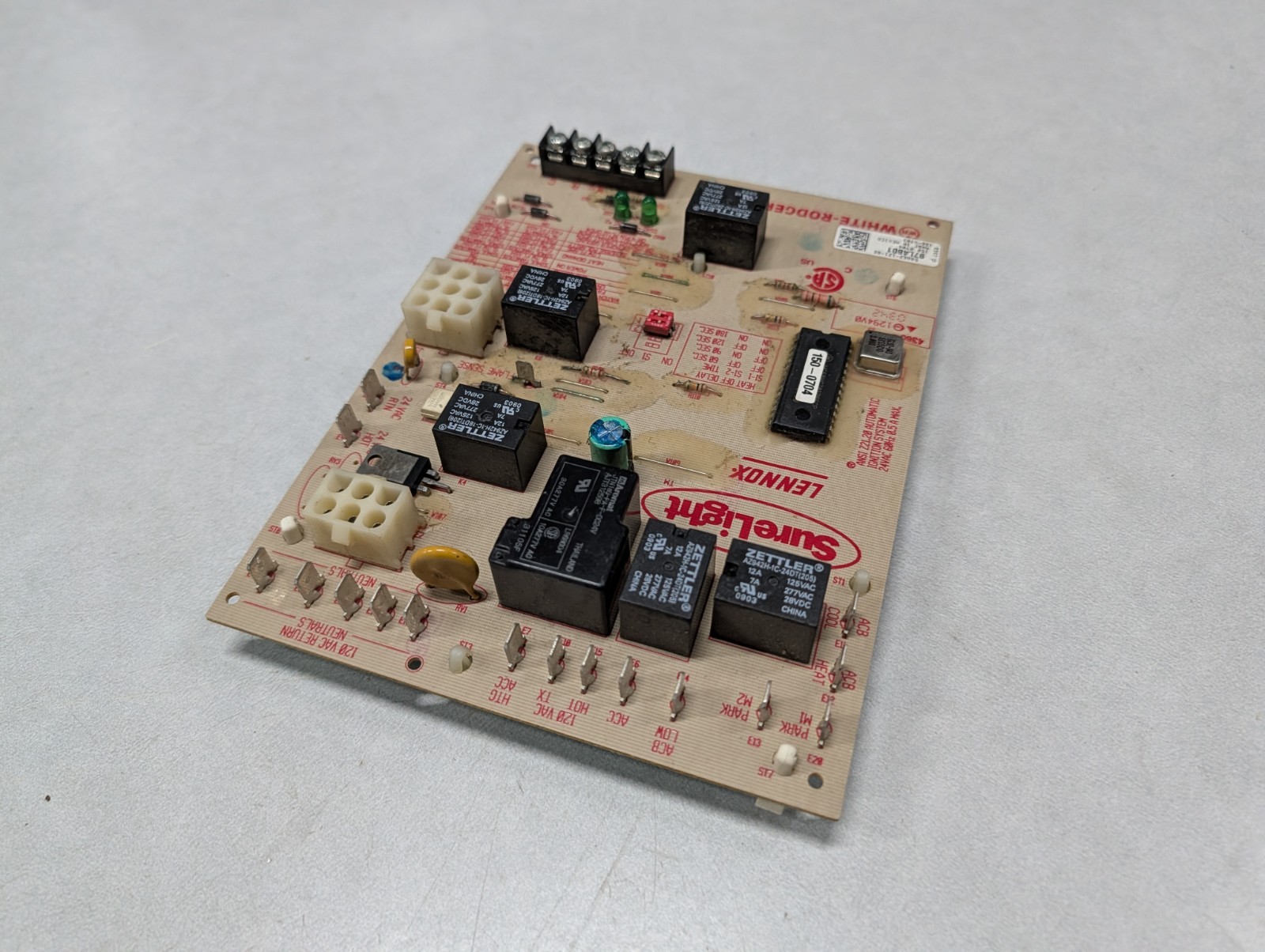 Lennox SureLight 97L4801 / 50A62-121 Furnace Control Circuit Board