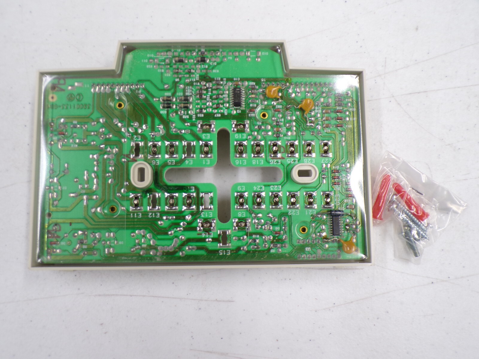 Q7300C2004-HONE HONEYWELL SUBBASE E HT/AUX HT/RMT SNSR 1