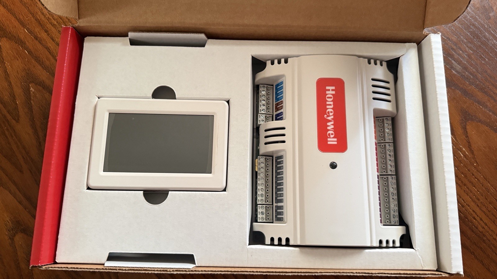 Honeywell YCRL6438SR1000 LCBS Connect Controller and Commercial Thermostat