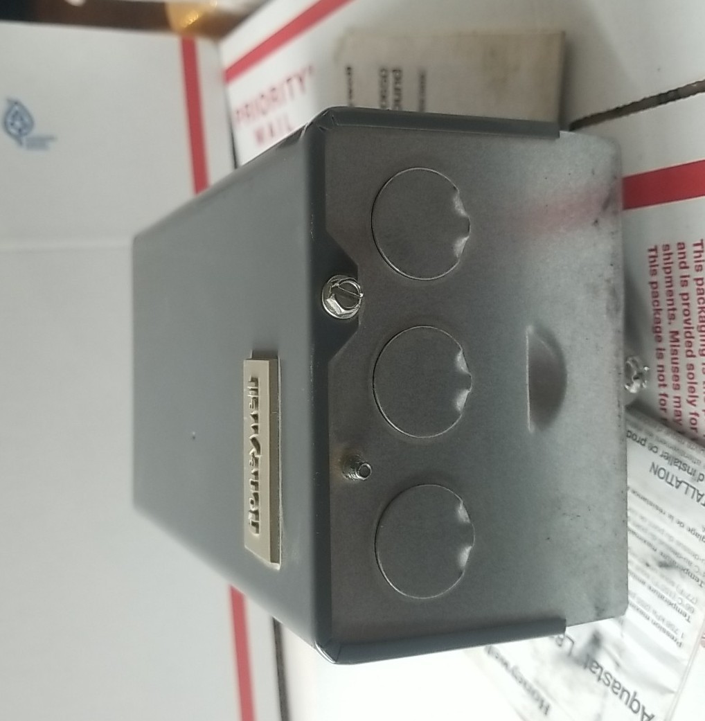 Honeywell L8148 J 1009 Aquastat Relay