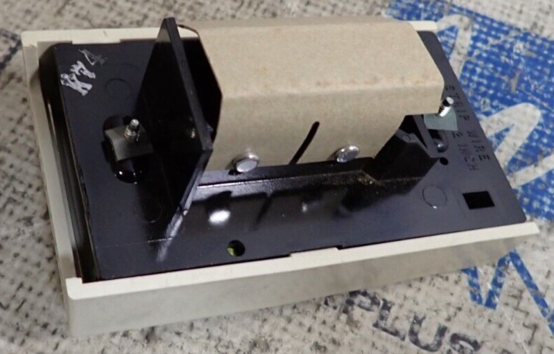 NEW – Dayton Automatic Controls 2E340 Line-Voltage Thermostat