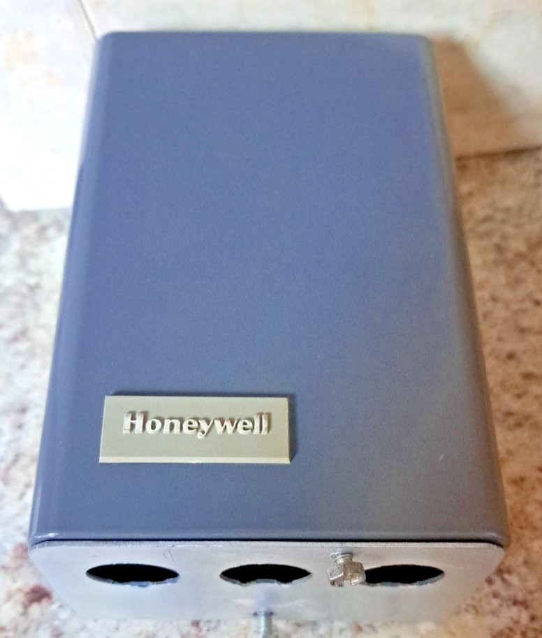 NIOB Honeywell / Resideo L8148J1009 Aquastat Relay New Old Stock!