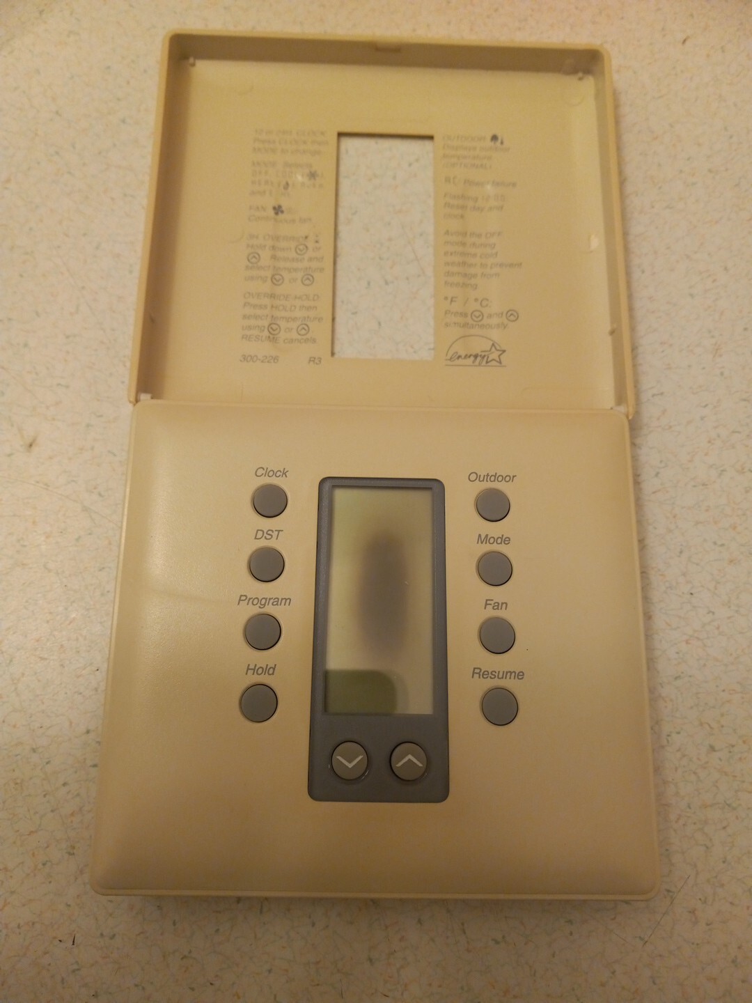 Robertshaw 300-26 Non Programmable Thermostat Works