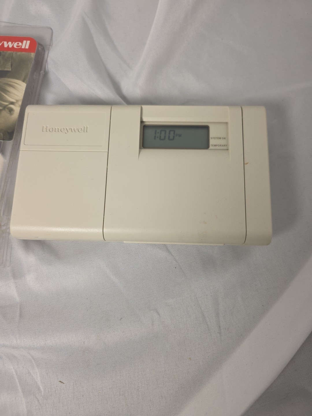 Thermostat Honeywell CT3200 5 and 2 day Programmable Beige Heat / Cold