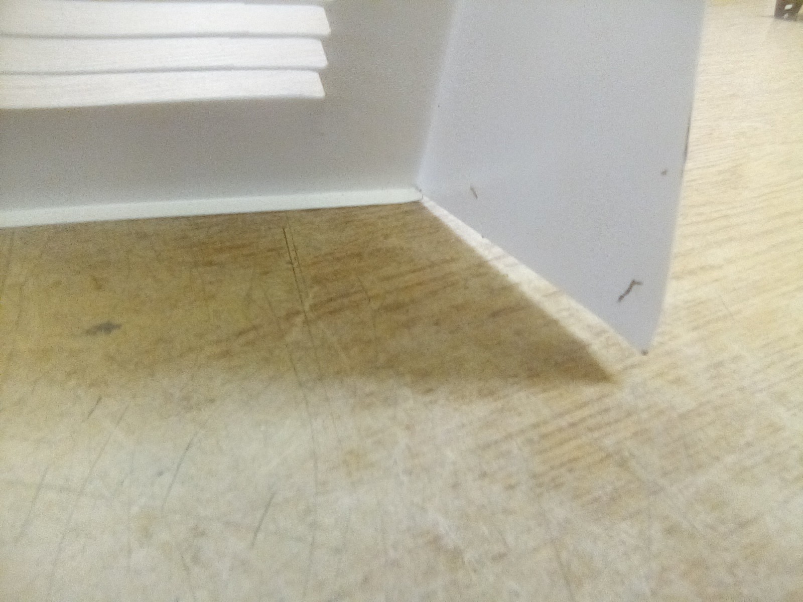 Triangular Baseboard Return Air Grille 3-3/4″ Depth, White”READ DESCRIPTION “