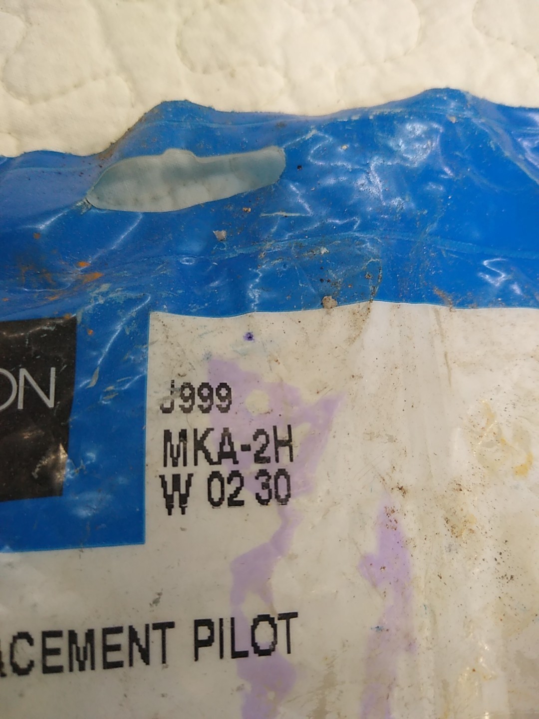 JOHNSON CONTROLS J999 MKA-2H Universal Replacement Pilot