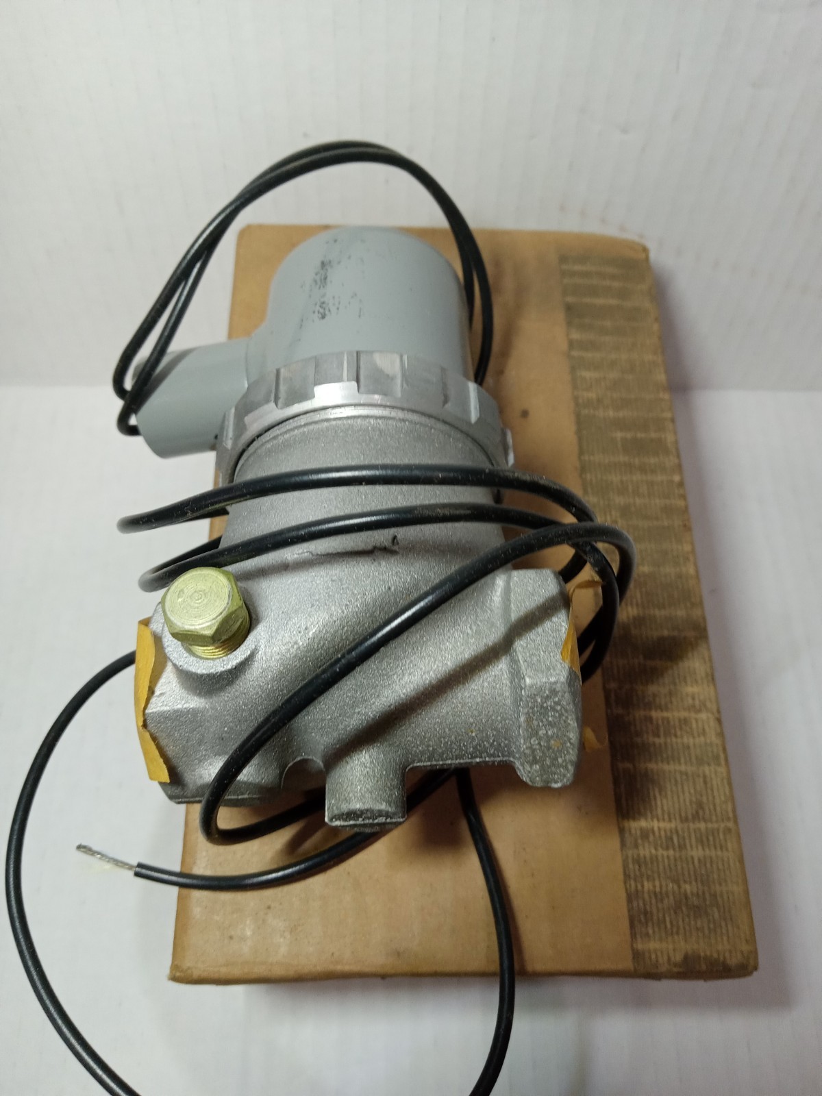 NEW WHITE-RODGERS 2509-254 Gas Valve 1/2″ NPT 25V Solenoid Cushioned Power NEW