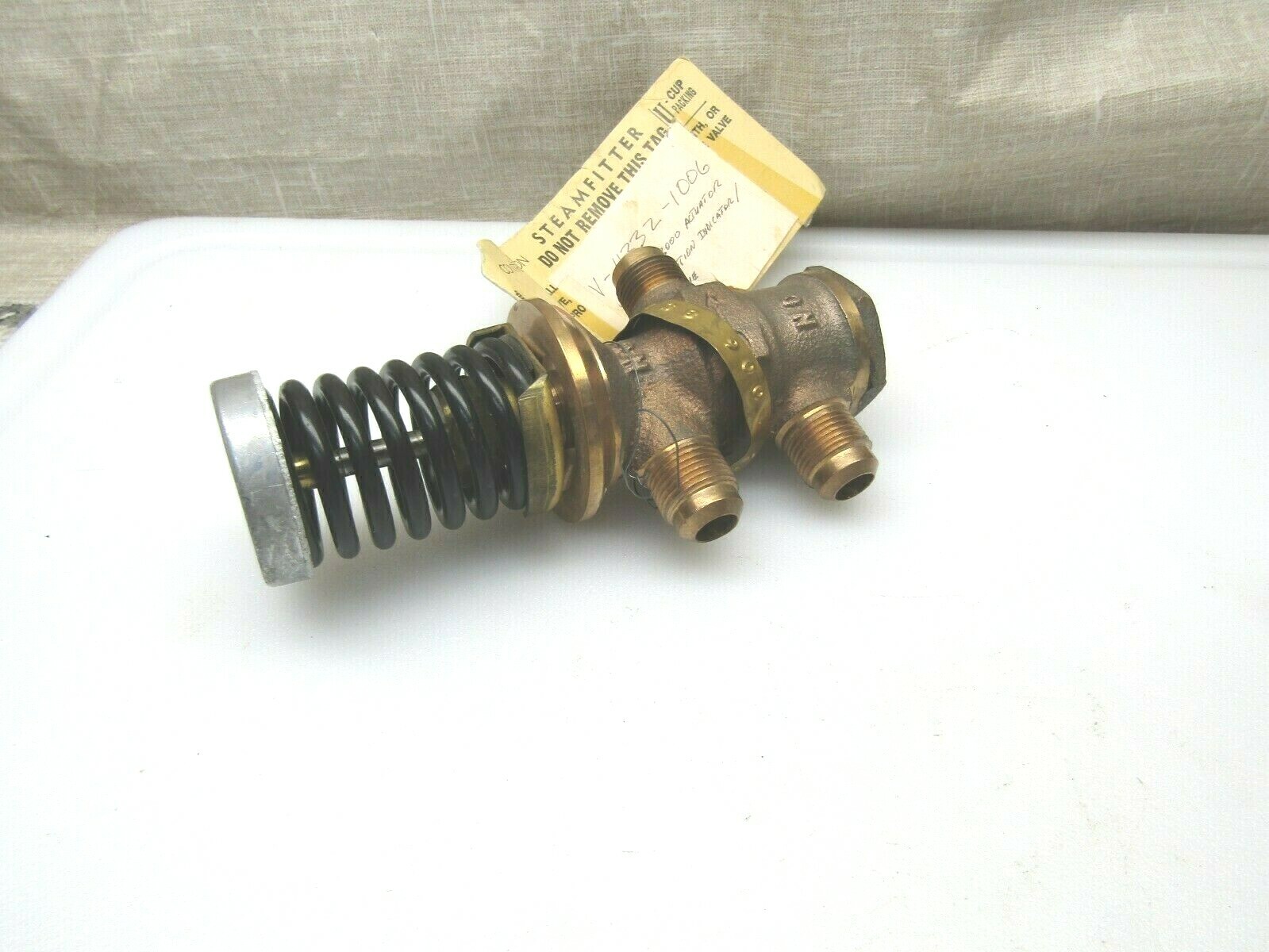 Johnson Controls V-4332-1006 Pneumatic Flare 3 Way Mixing Valve