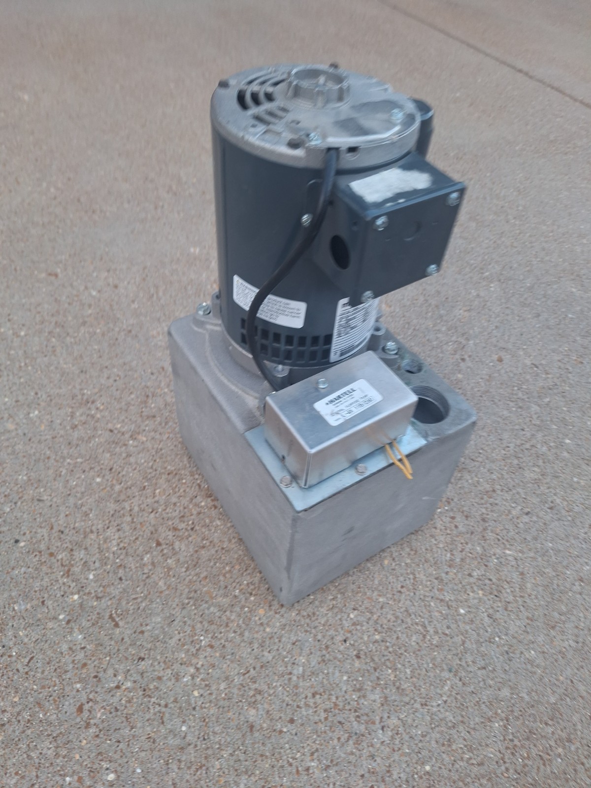 L4X-115/230 HARTELL Condensate Removal Pump: 115/230V AC, 2 gal Tank, 1/2 hp, 45