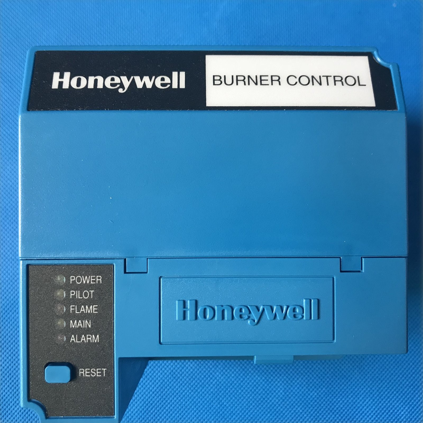 NEW IN BOX Honeywell RM7895A1014 Primary Control Burner Control FREE SHIIPING