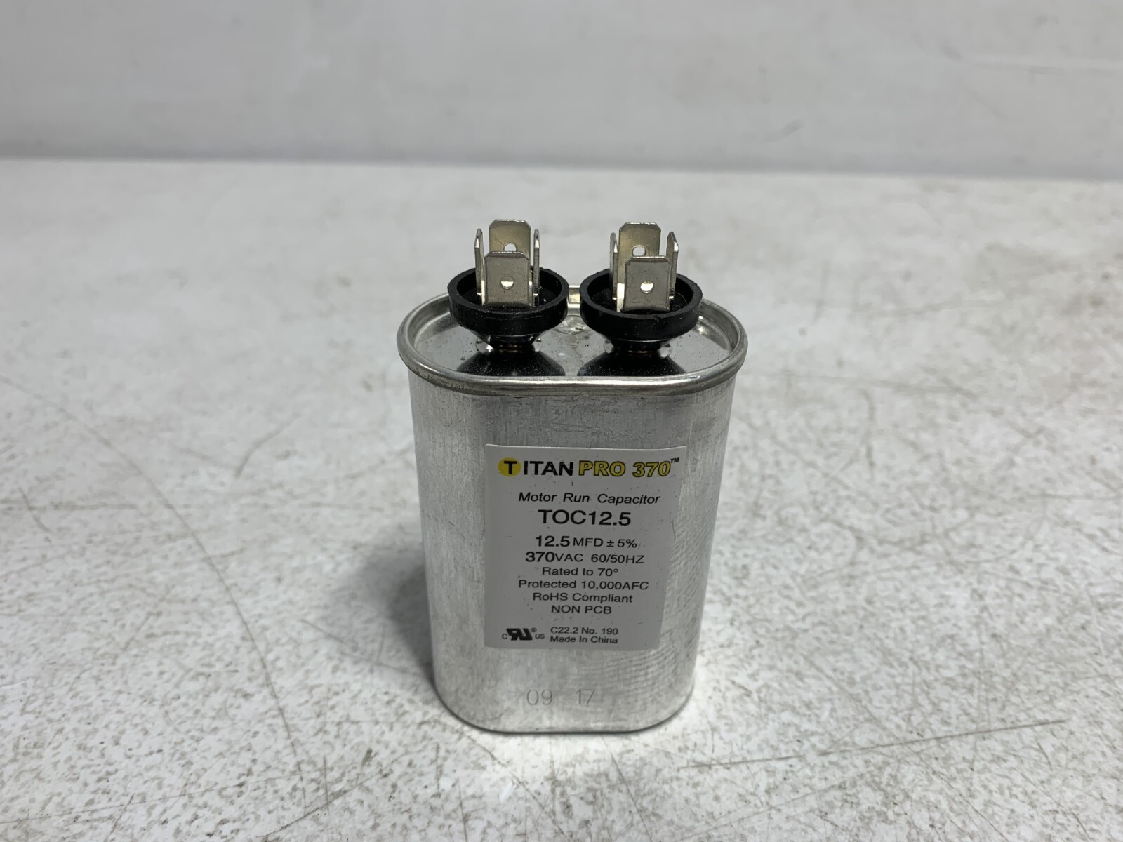 Titan Pro TOC12.5 Motor Run Capacitor 370VAC 60/50 Hz 12.5 MFD