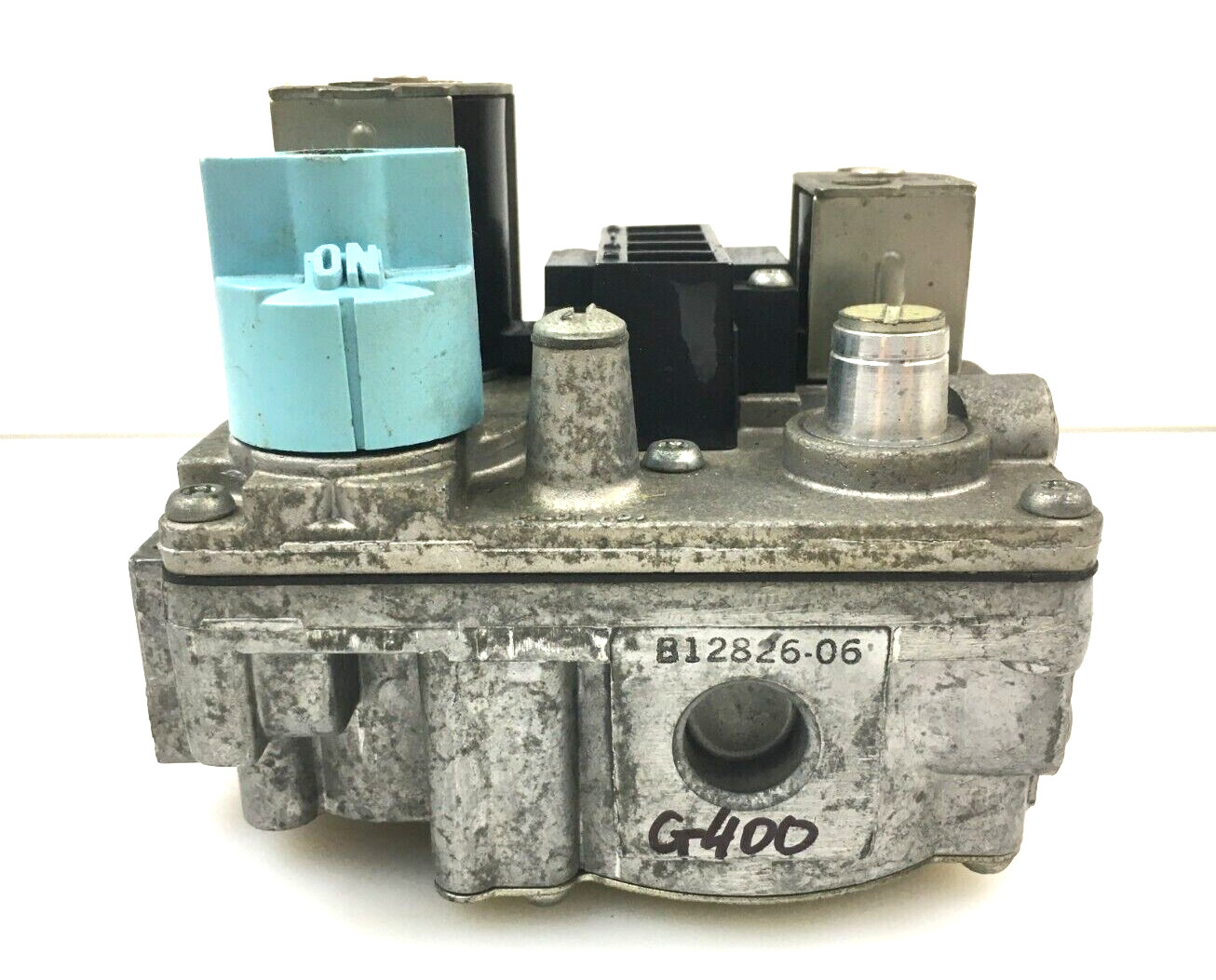 White Rodgers 36E01 233 Furnace Gas Valve B12826-06 in / out 1/2″ used #G400