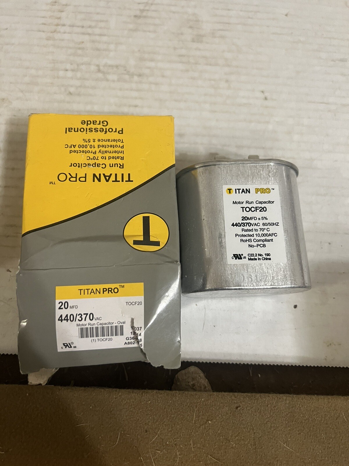 Titan Pro Oval Run Motor Capacitor 20 Mfd 440/370 Tocf20 New In Box
