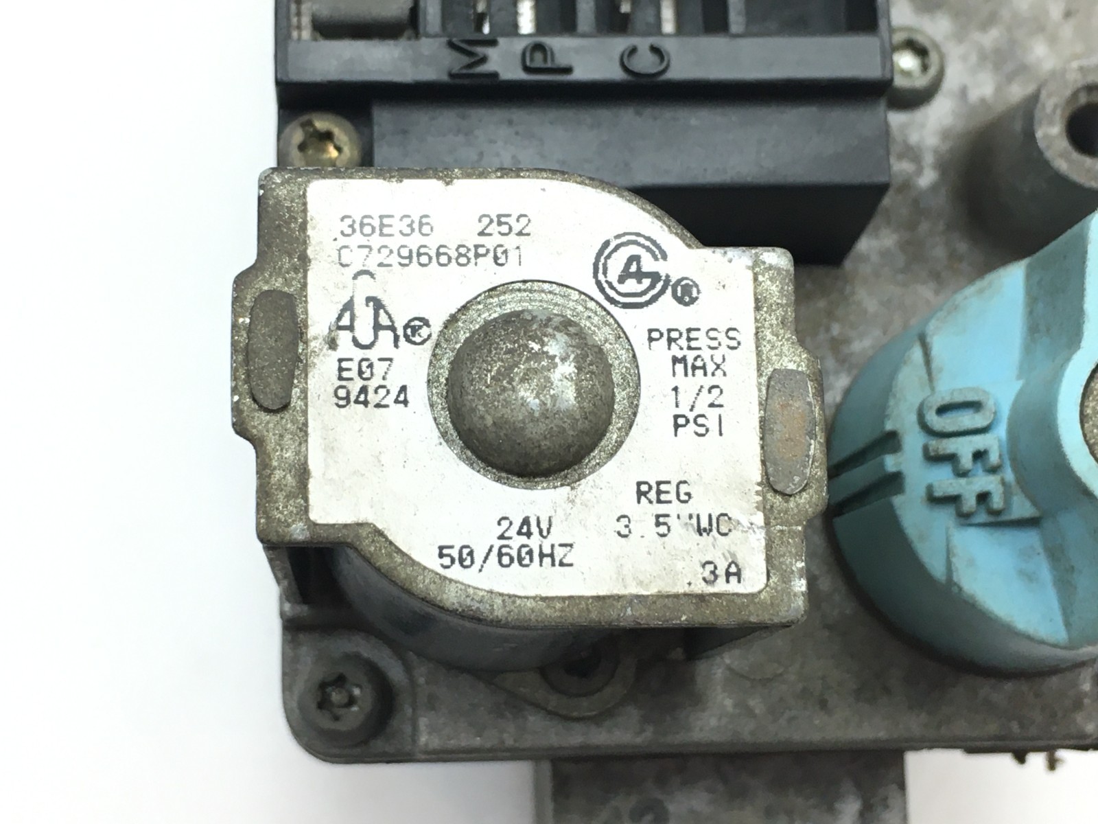 WHITE RODGERS 36E36 252 Gas Valve C729668P01 in and out 1/2″ used #G258A