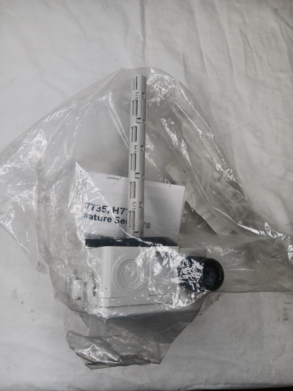 Honeywell H77 Series Humidity & Temperature Sensor H7735B2018