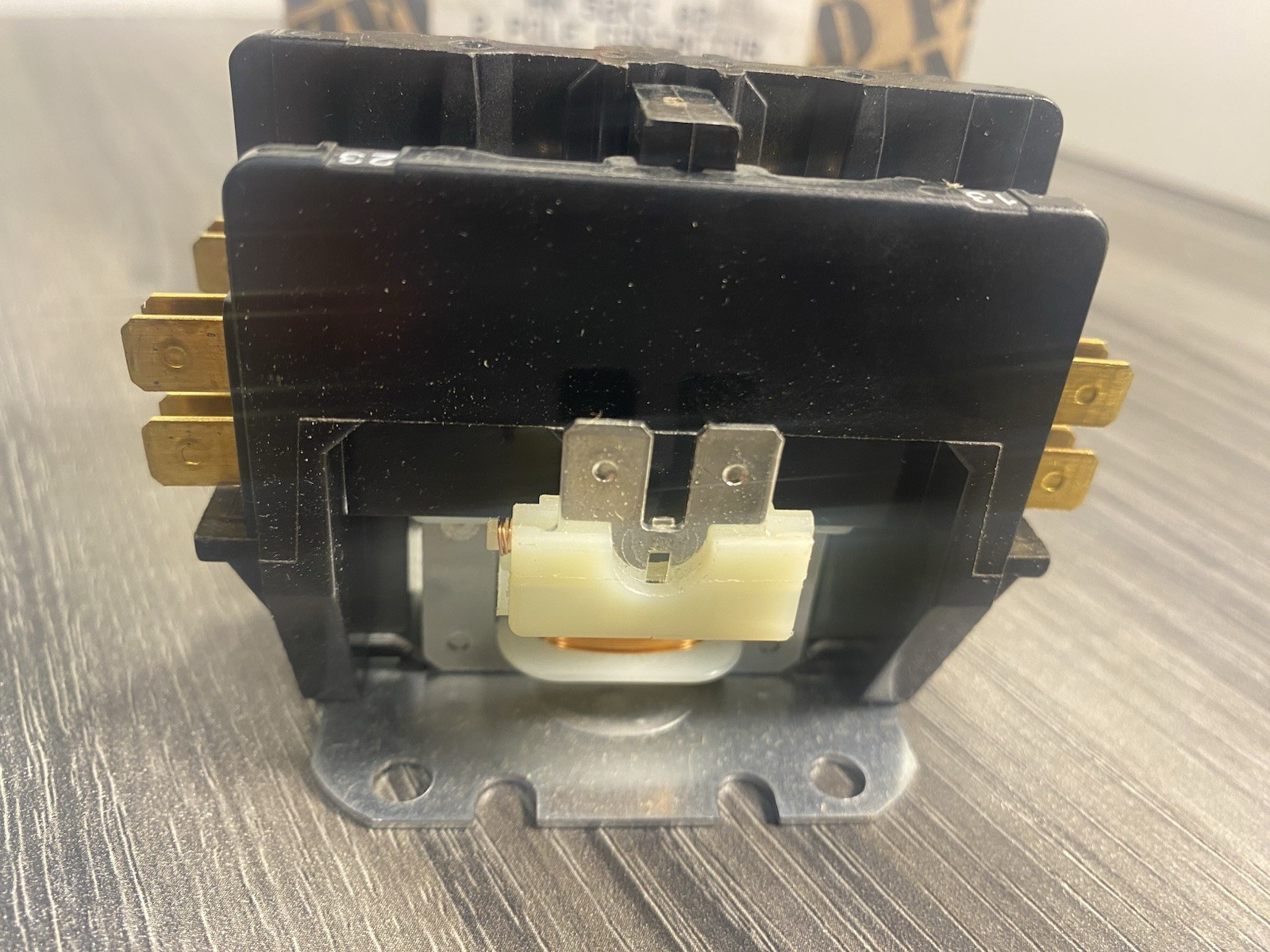 Carrier HN52KC024 Contactor Black 600 Volt 30 Amp 2-Pole Coil 24VAC HN52KC010