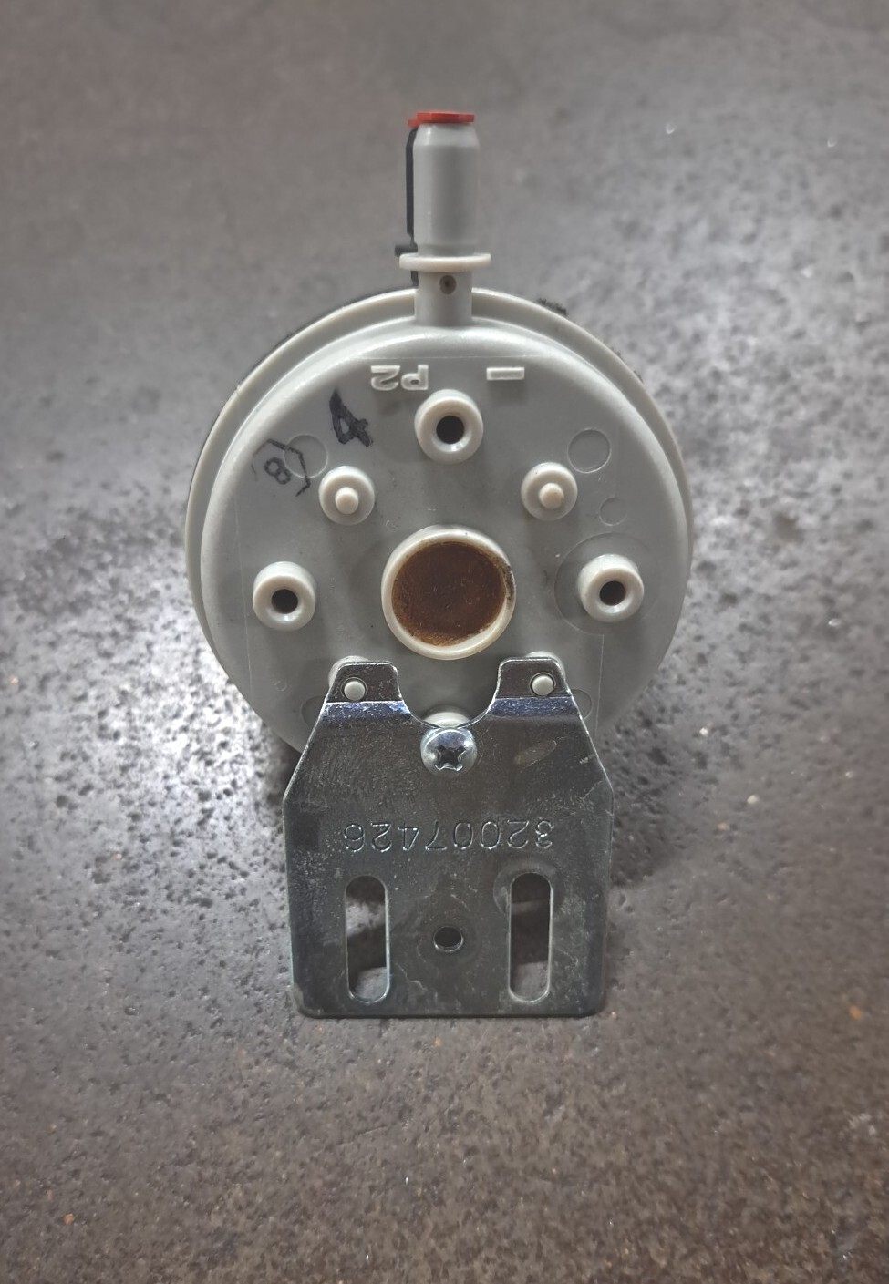 56M0701 / IS2018-5223 HONEYWELL FURNACE PRESSURE SWITCH USED .65″ W.C.