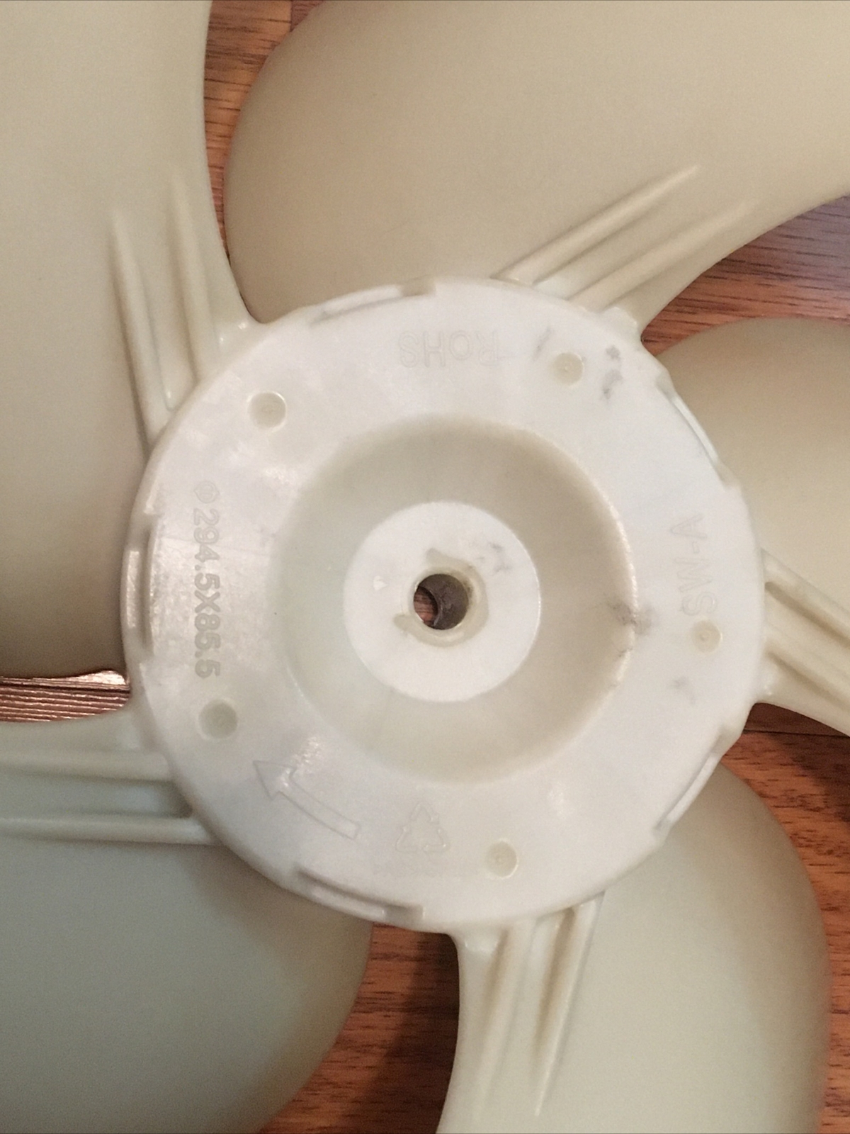 GE ac model: AHTK08AAW1 Condenser Fan Blade 294.5 x 85.5 mm Shaft Size : 5/16 in