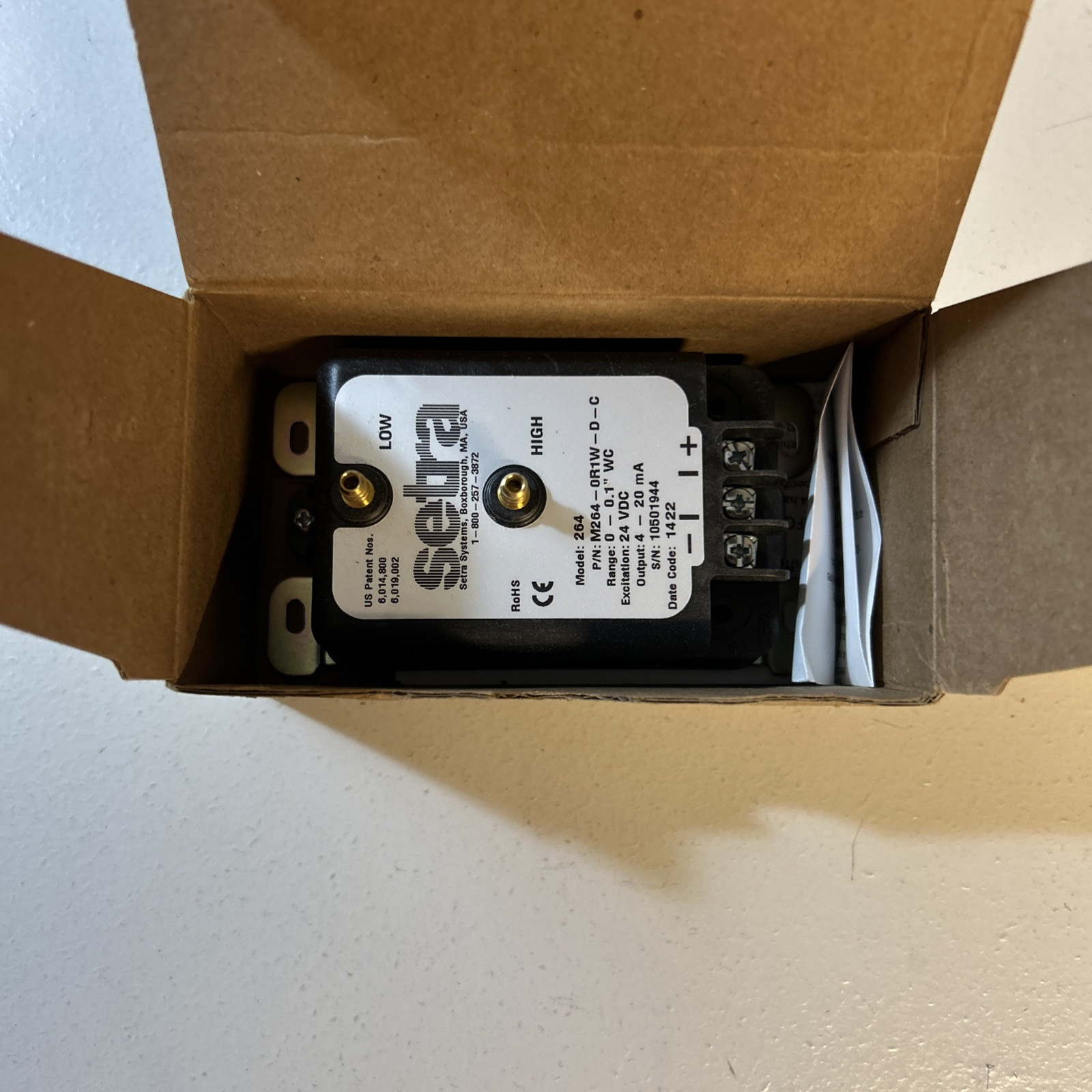 NEW, SETRA, M264-0R1W-D-C, LOW DIFFERENTIAL PRESSURE TRANSDUCER, 24 VDC. (20C-1)