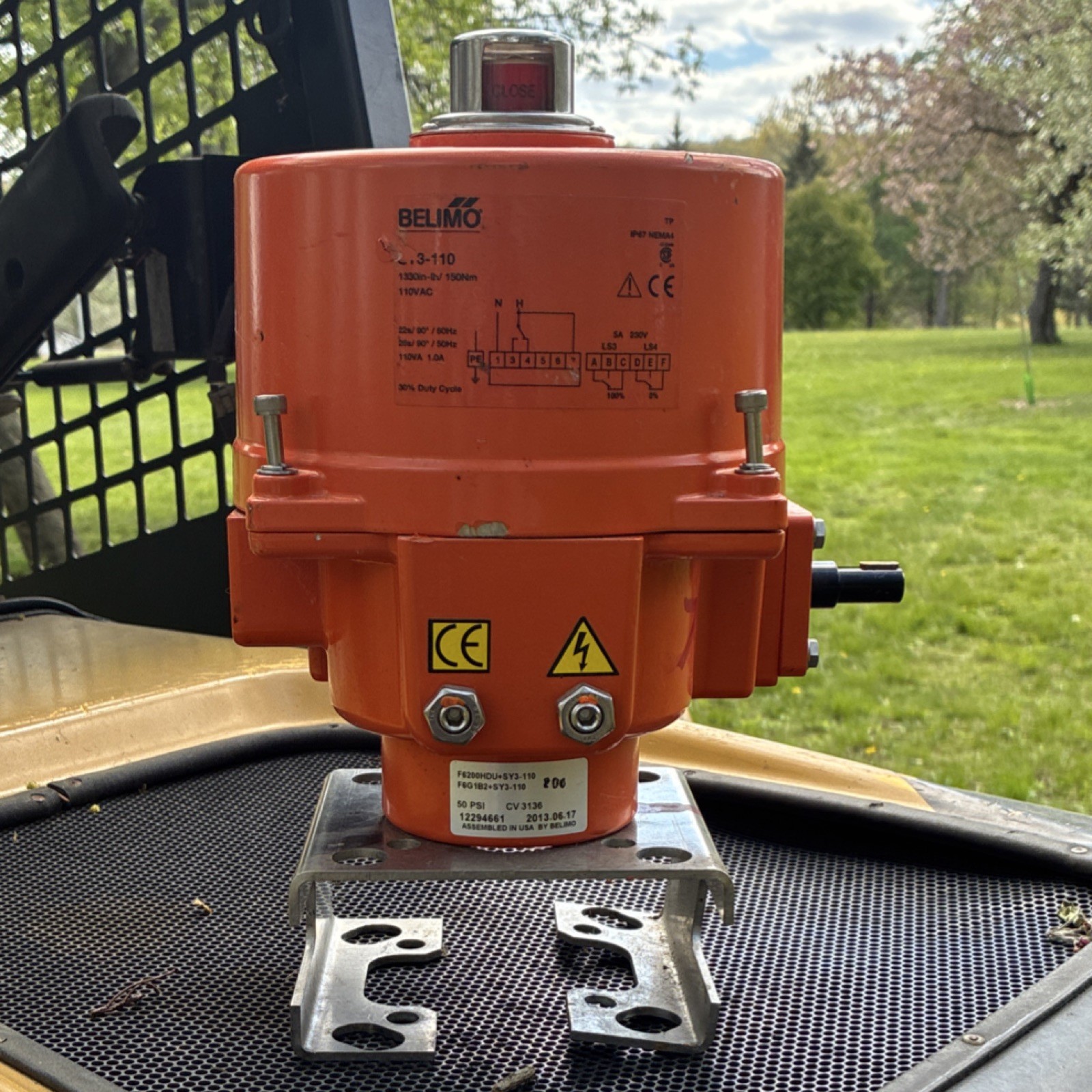 Belimo SY3-110 Damper Actuator Corded Electric 110V Metal MPN SY3 -110