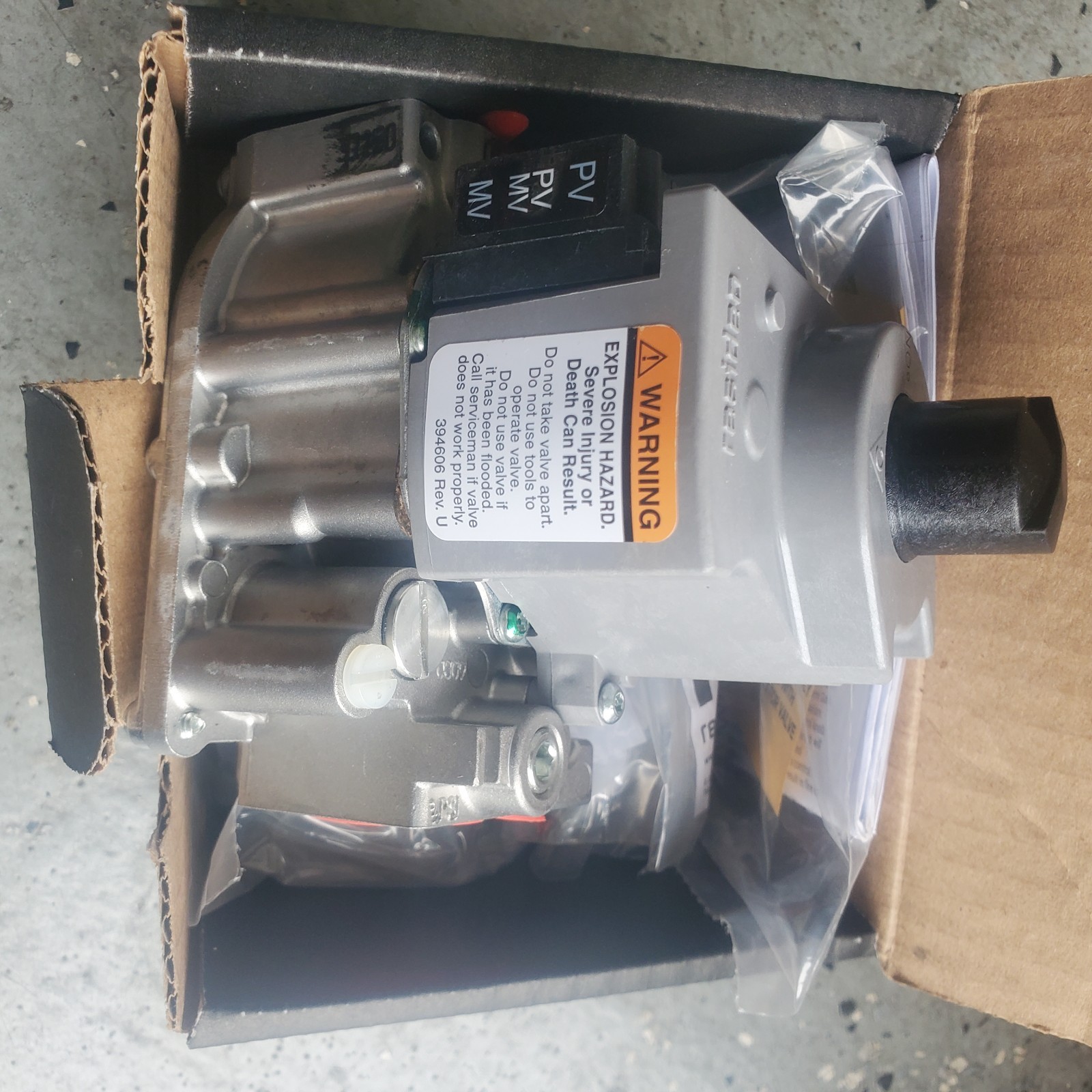 Standard Dual Direct Ignition/Intermittent Pilot Gas Valve, VR8345M4302