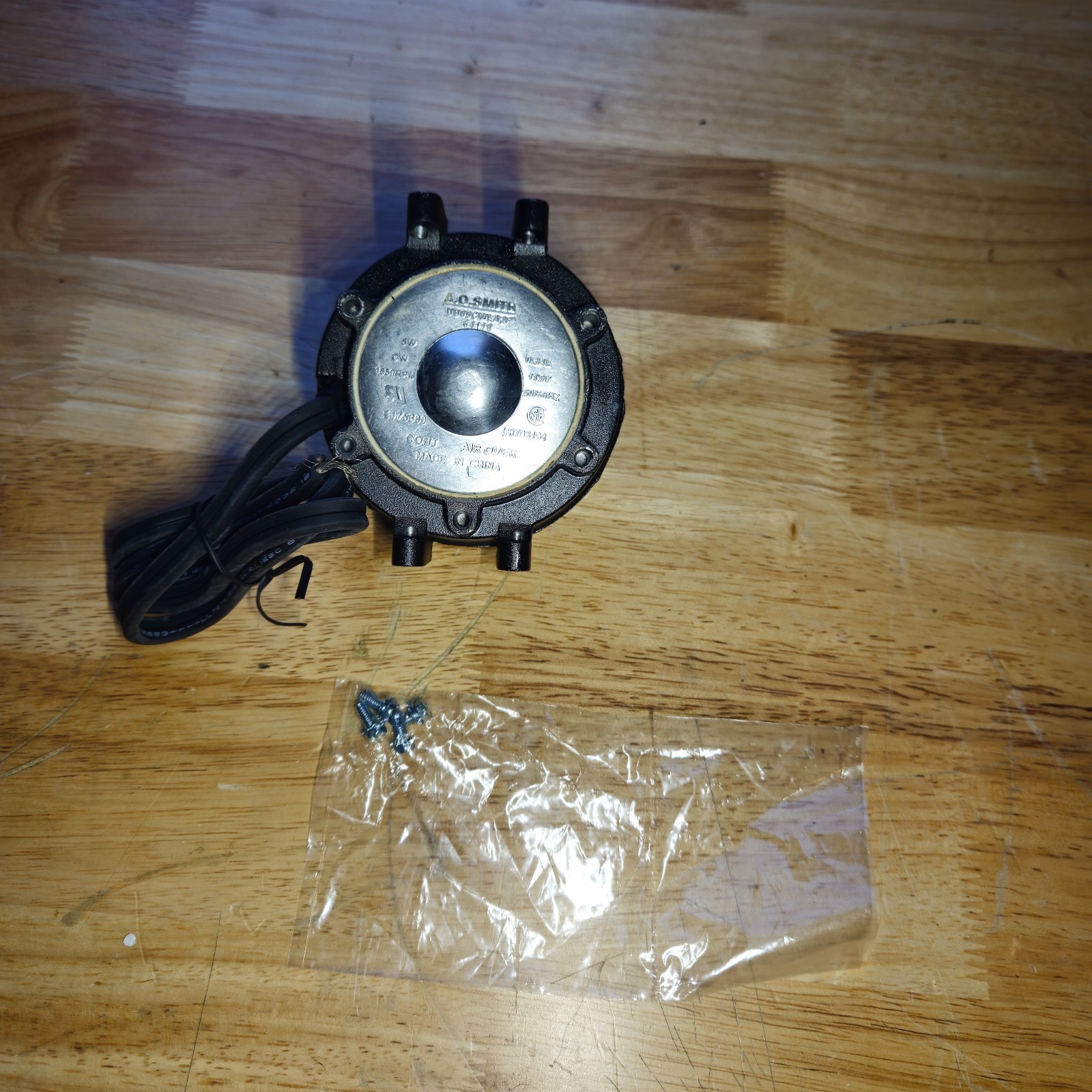 NOS AO Smith Fan Motor 115v 5W .34A 1550 RPM 1 Phase 50/60 Hz CW UG05CWLA2F A.O.