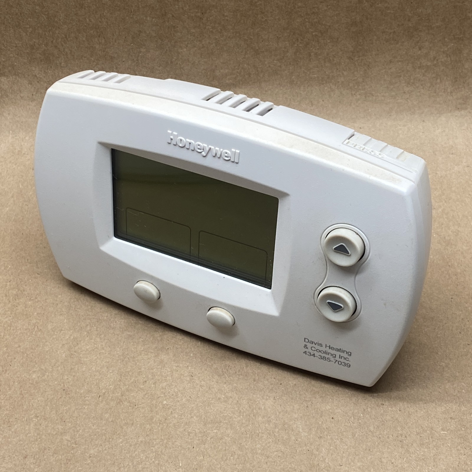 Honeywell TH5220D1003 FocusPRO 5000 Non-Programmable Digital Thermostat 2H/2C