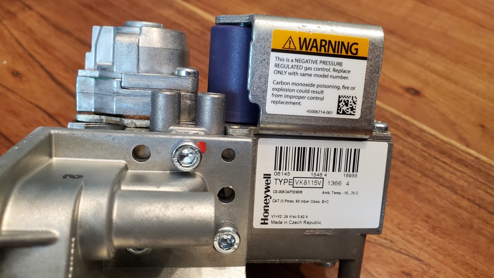 HONEYWELL VK8115V 1366 w/VK8115F GAS VALVE. 1 gasket and 2 screws included.