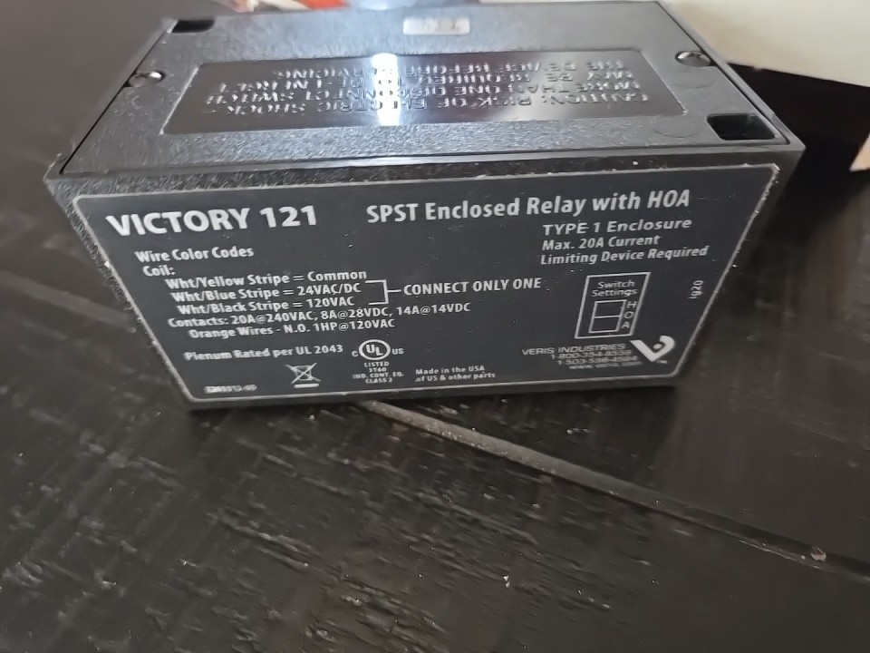 Veris V121 Victory 121 Enclosed Relay, HOA Switch, 120 VAC NIOB