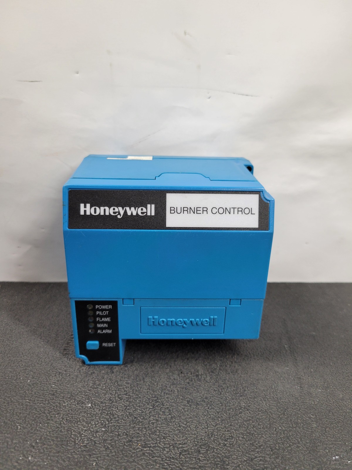 Honeywell RM7890 A 1056 Burner Control Unit RM7890A1015