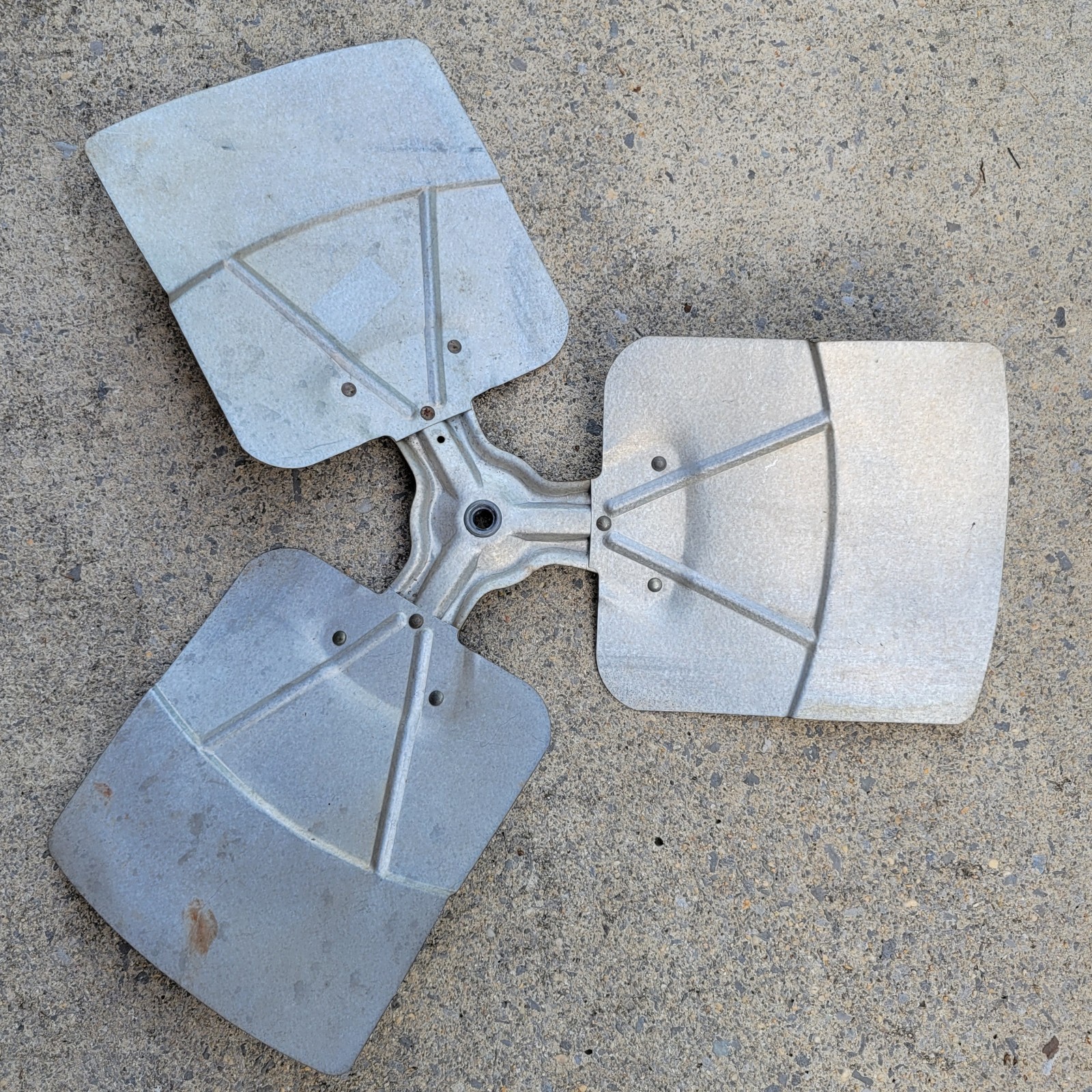 Trane Replacement Condenser Motor Fan Blade 3 Blade 26” CW 22° Pitch Used