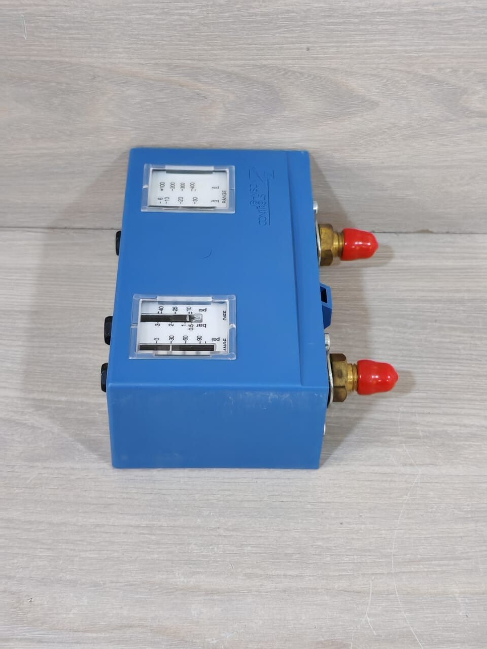 JOHNSON CONTROLS PENN P736LCA-9300 PRESSURE CONTROL 400V