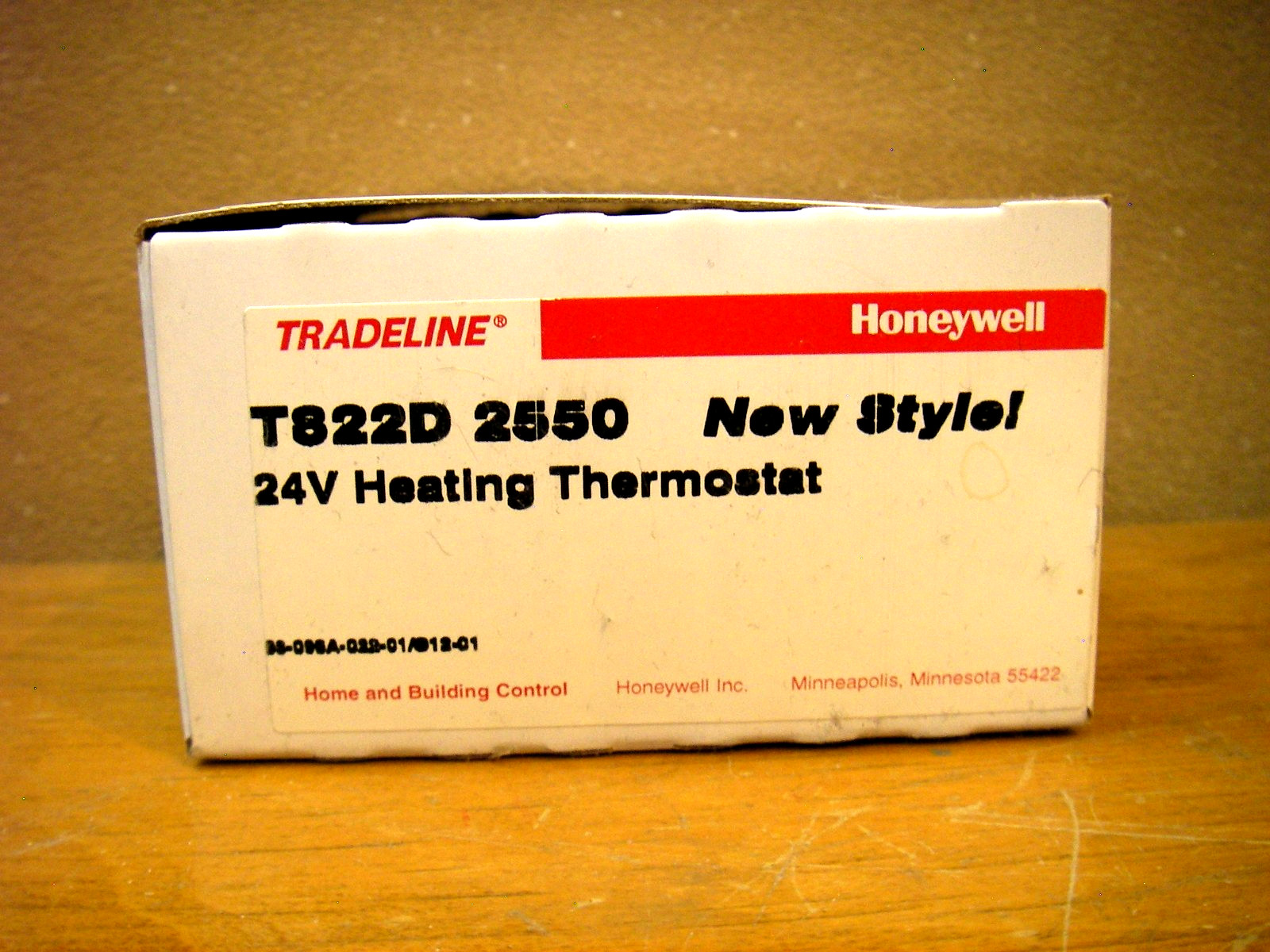 NEW: Honeywell Tradeline 24V Heating Thermostat. T822D 2550
