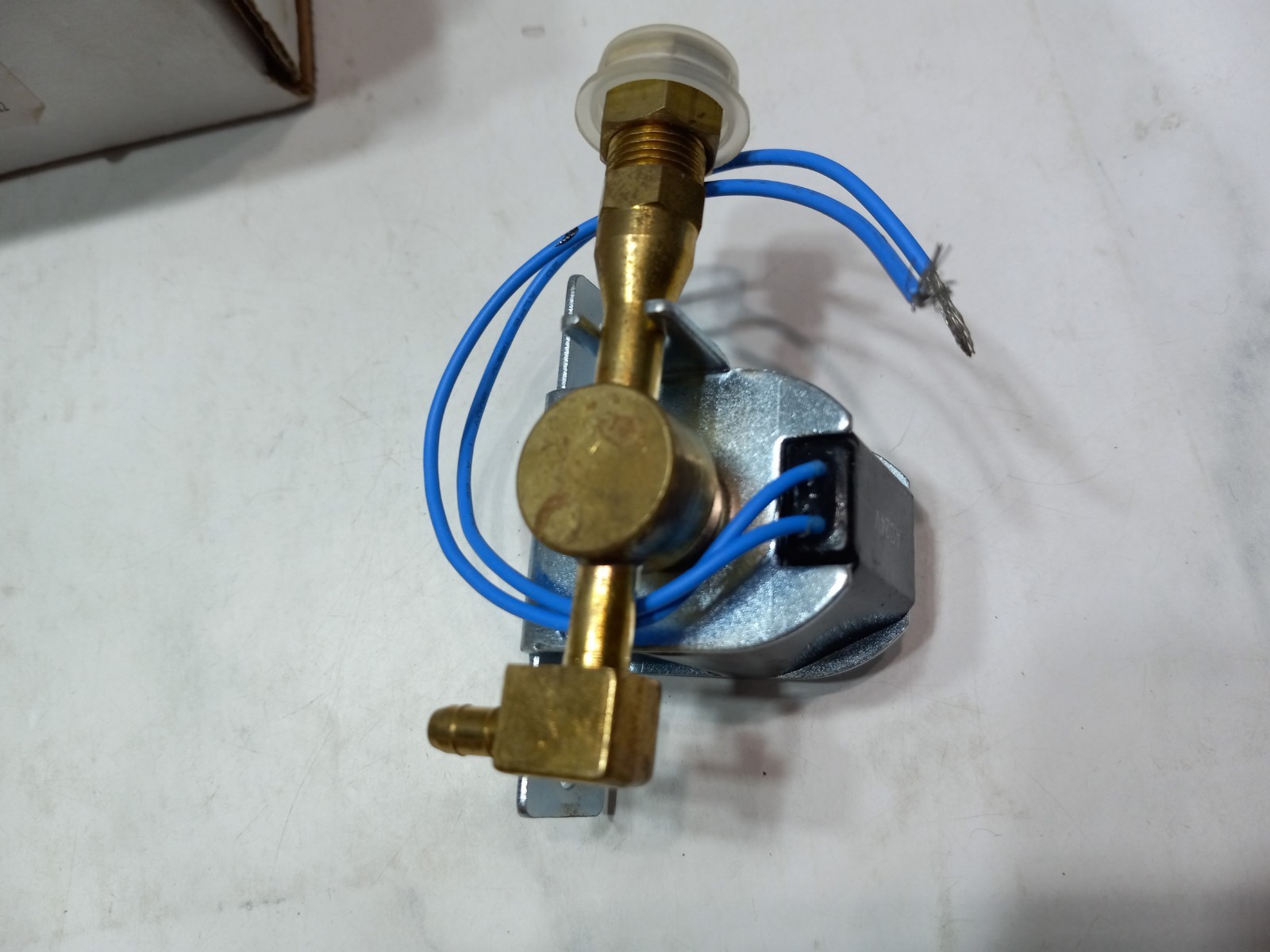 Honeywell 32001639-002 Solenoid Valve HE225 260 265 STRAINER & ORIFICE INCLUDED