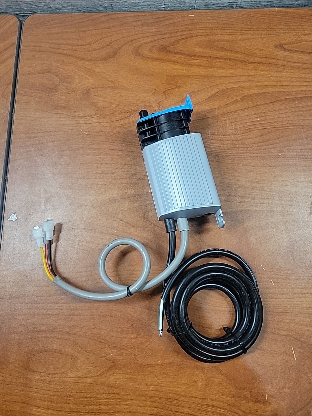 BLUE DIAMOND MAXI BLUE CONDENSATE PUMP AND RESERVOIR #X87-721