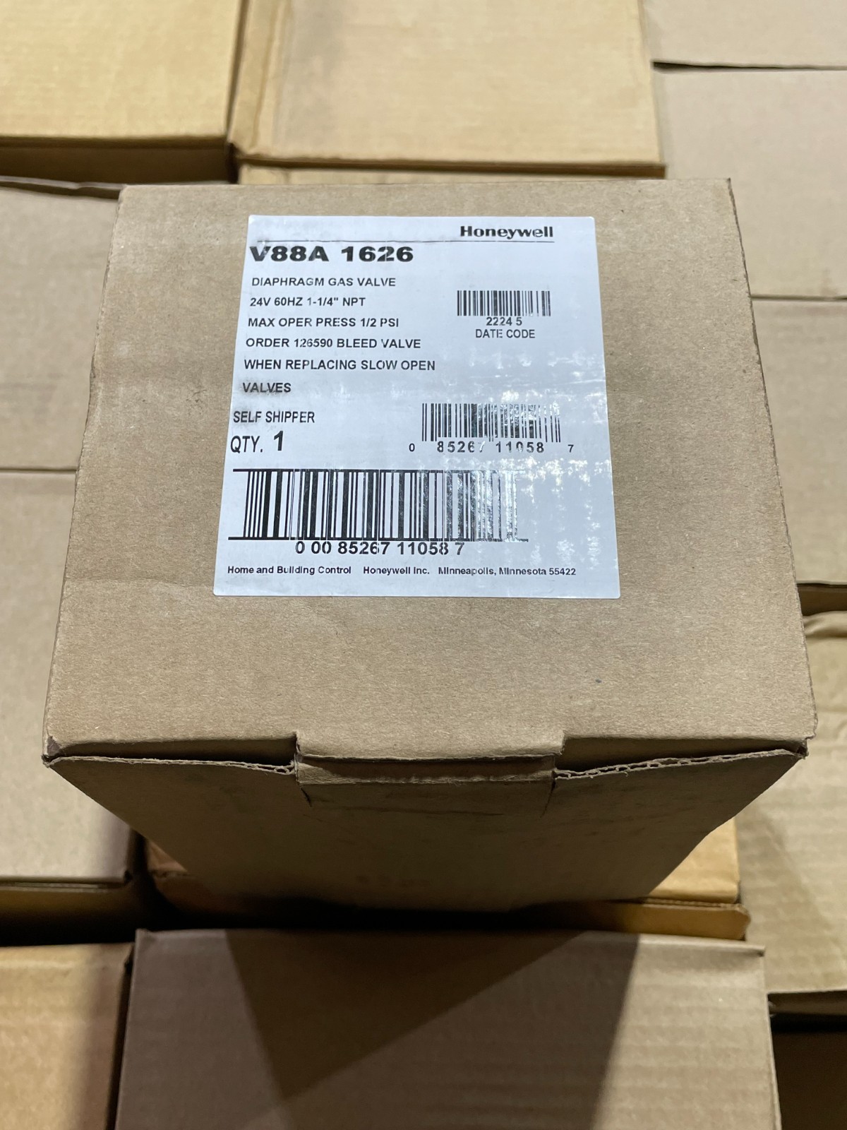 Honeywell V88A-1683-3 Diaphragm Gas Valve 24V, .62AMP, 1 1/4″ NPT 1PSI New/Open