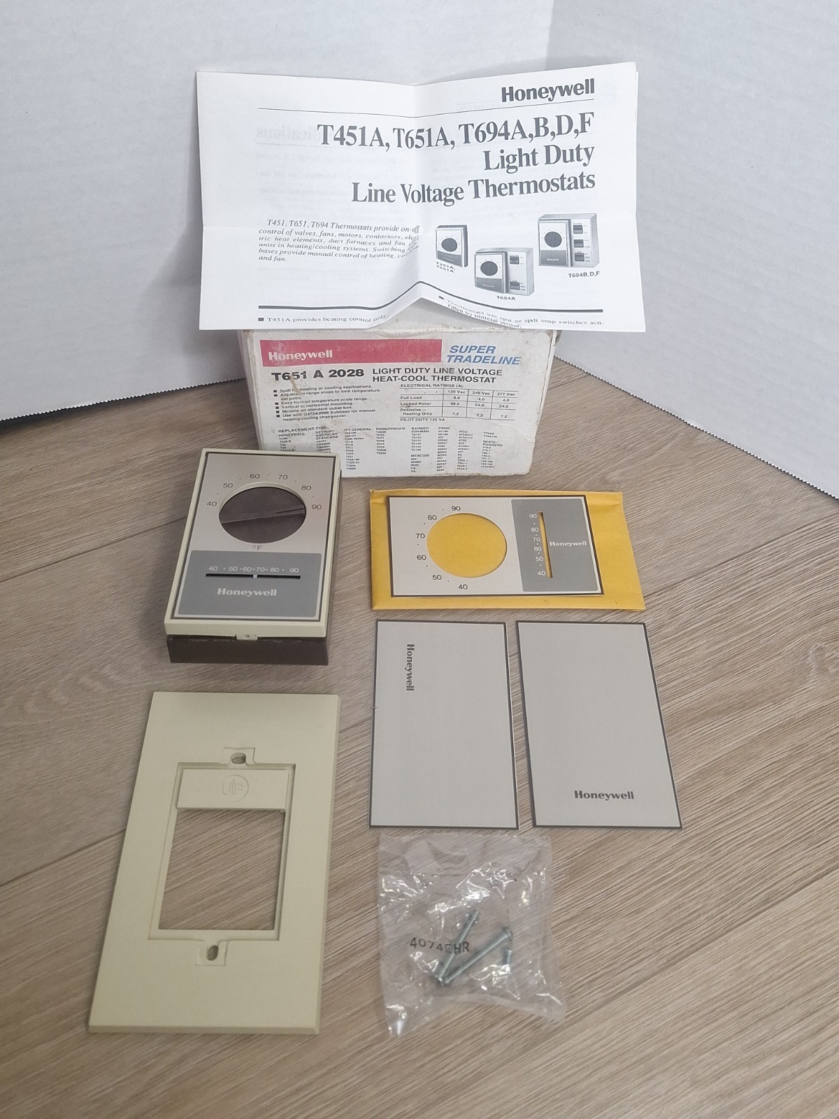 New Honeywell T651 A 2028 / T651A2028 Line Voltage Heat-Cool Thermostat