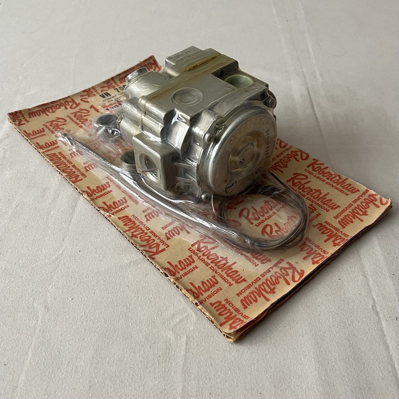 NOS Robertshaw Hydraulic Natural Gas Valve Controls 1/2″ In/Out VH 700 203