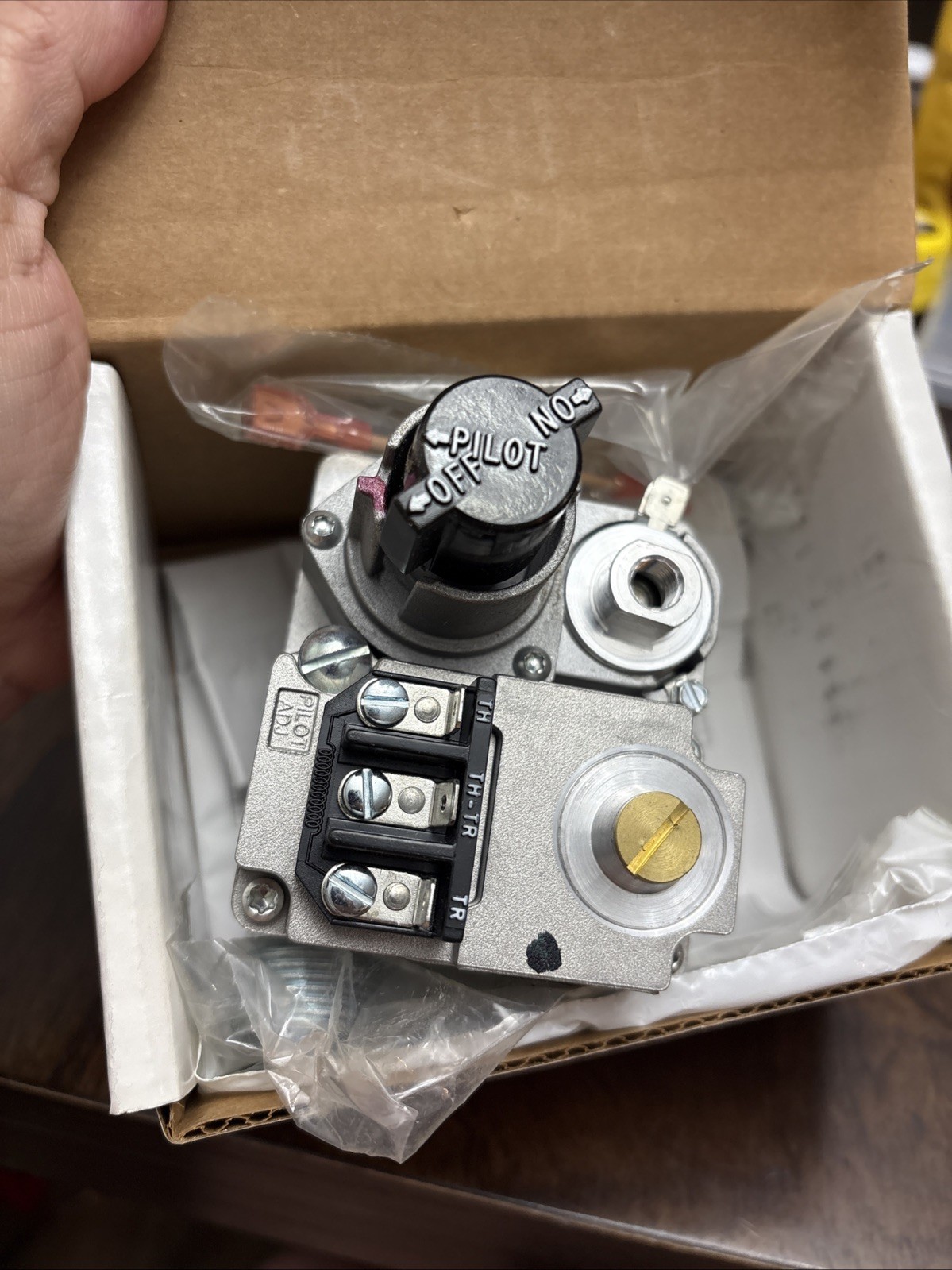 White-Rodgers 36C03-300 Gas Valve, Ng/Lp, Standing Pilot, 24Vac, 2.5 To 5.0 In