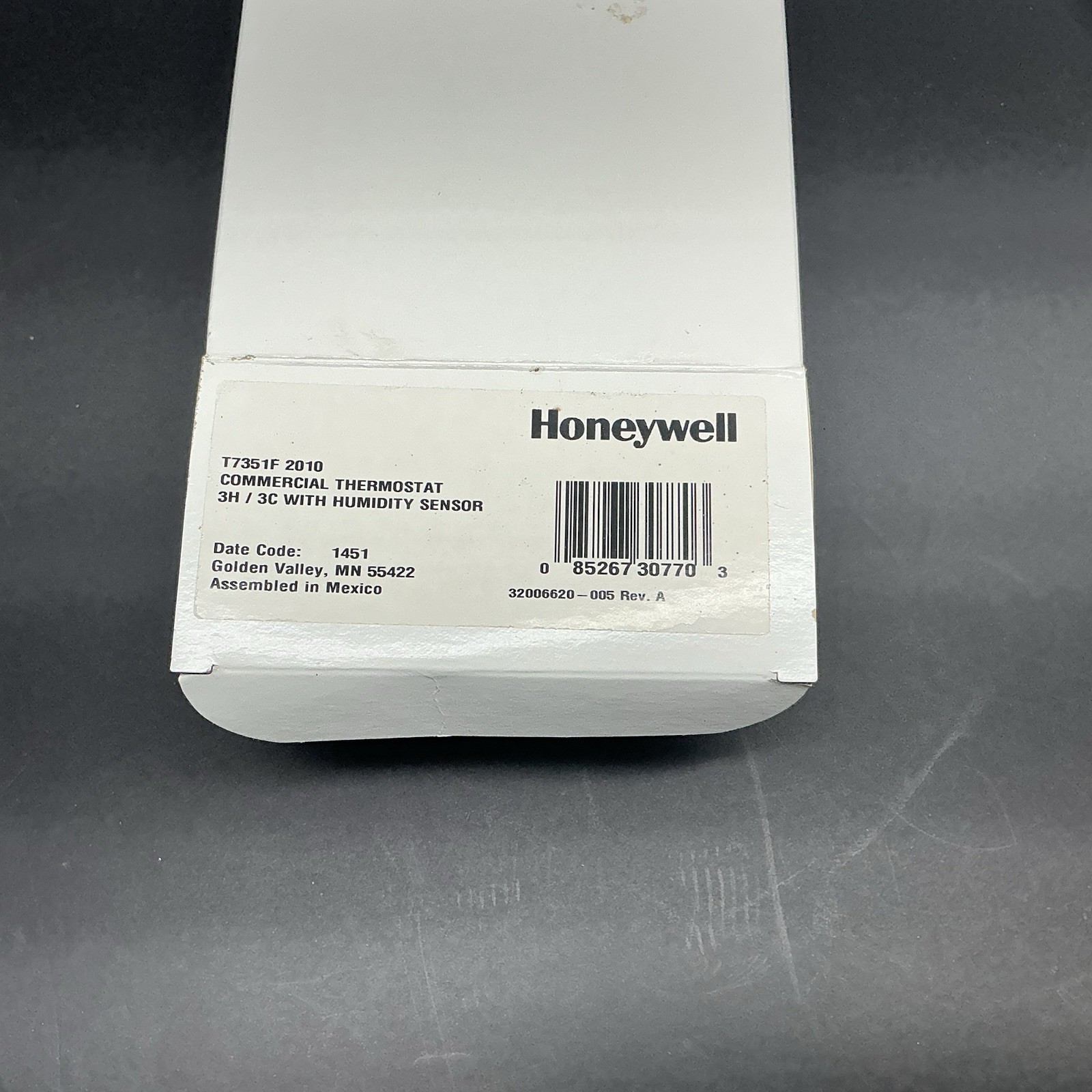 HONEYWELL T7351F 2010 – 3H/3C Commericial Thermostat In Original Package
