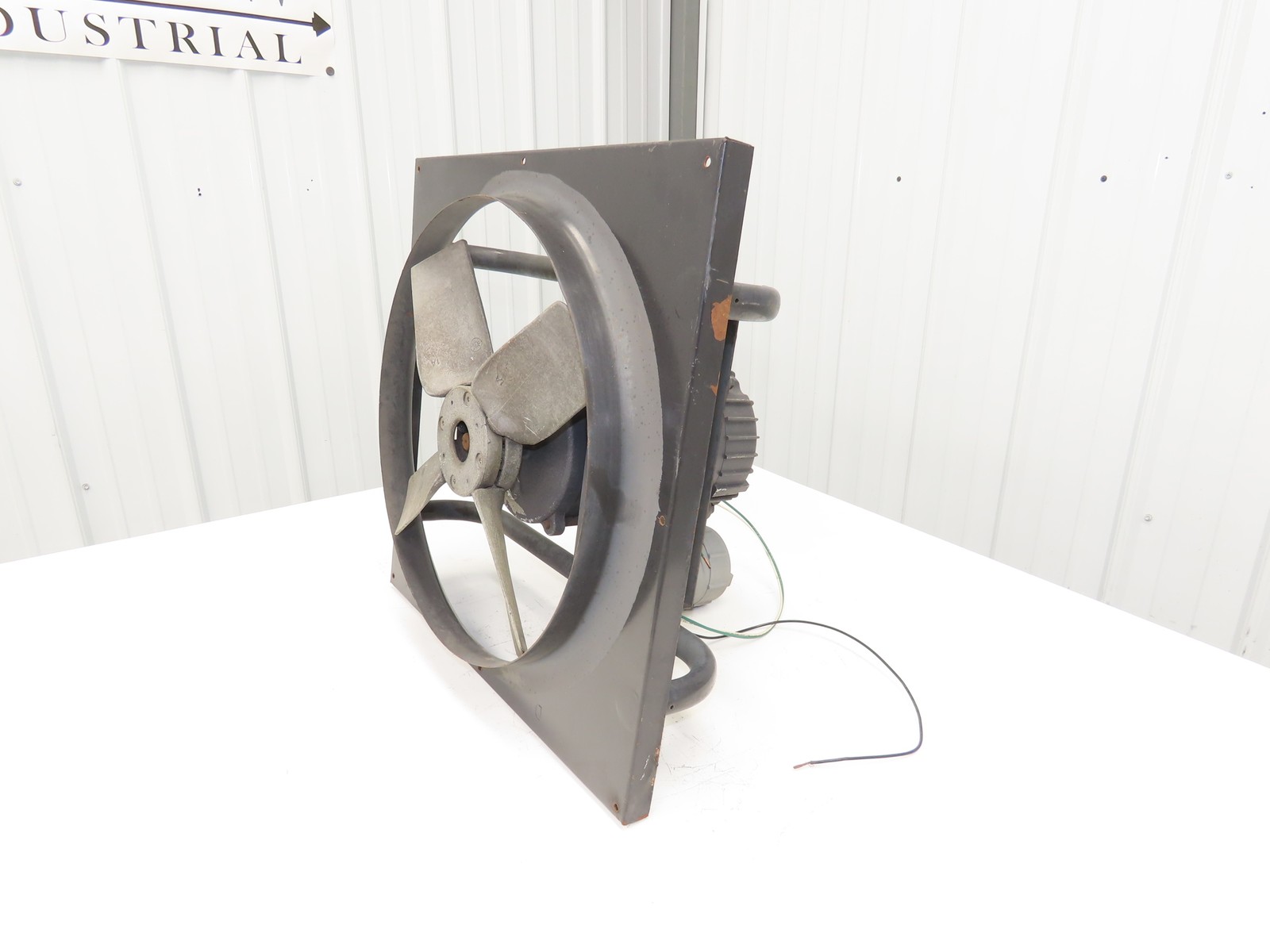 Dayton 3XK37 16″ Exhaust Fan 1/4Hp 1725rpm 115V 1PH Haz Loc Motor 20″Sq Frame